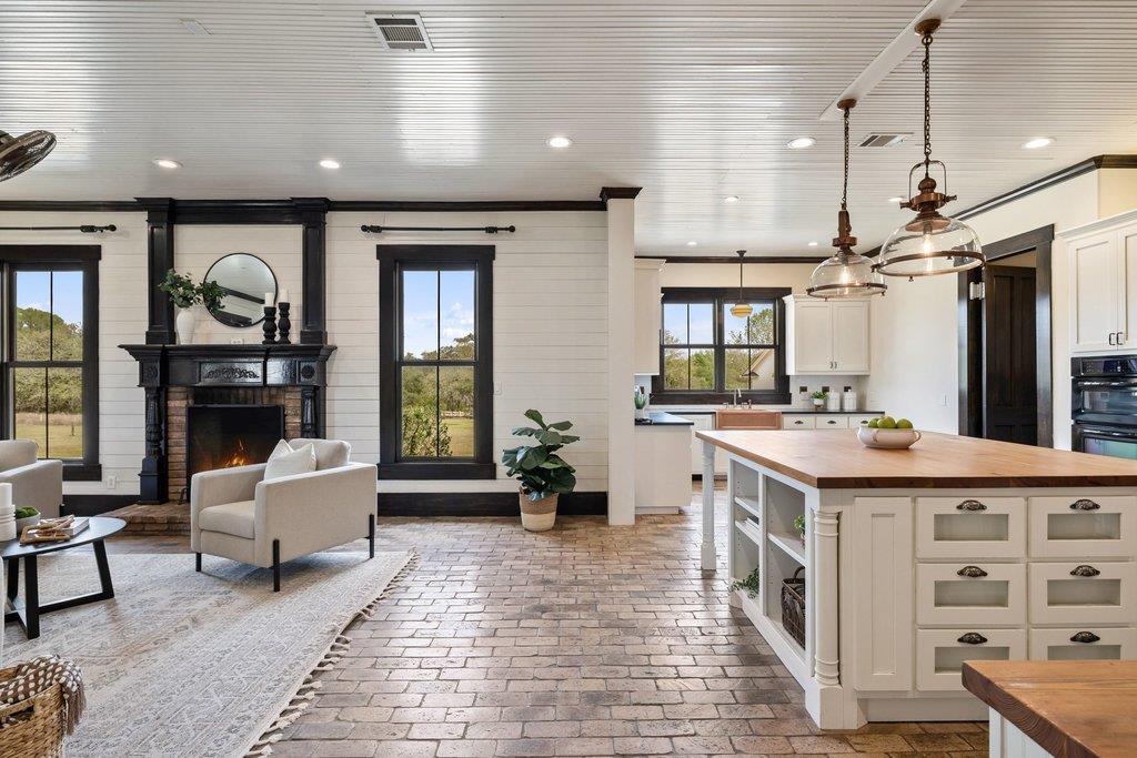 167 Vincas Shadow Ct, Driftwood, TX 78619