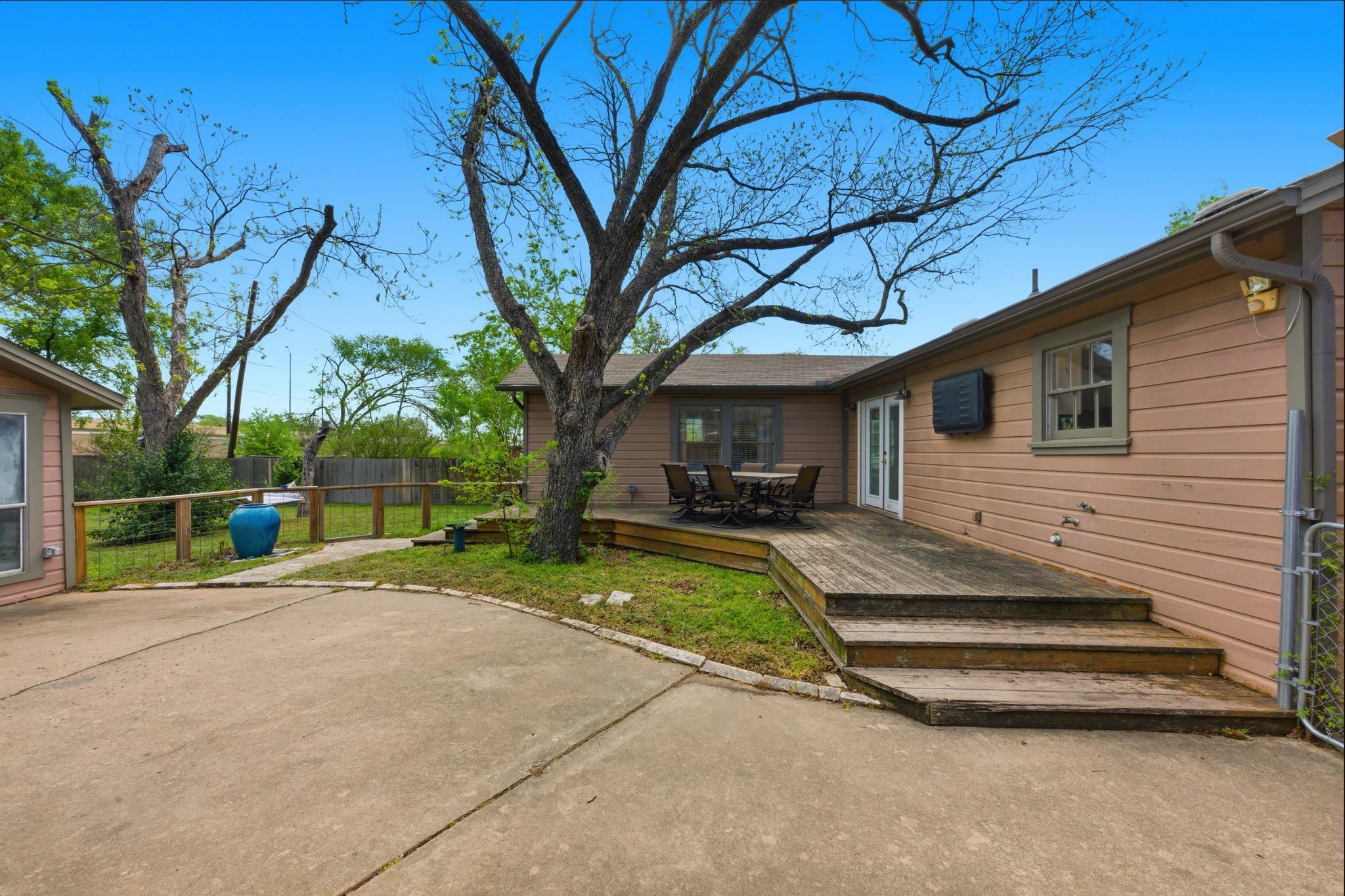 5203 Valley Oak Dr, Austin, TX 78731