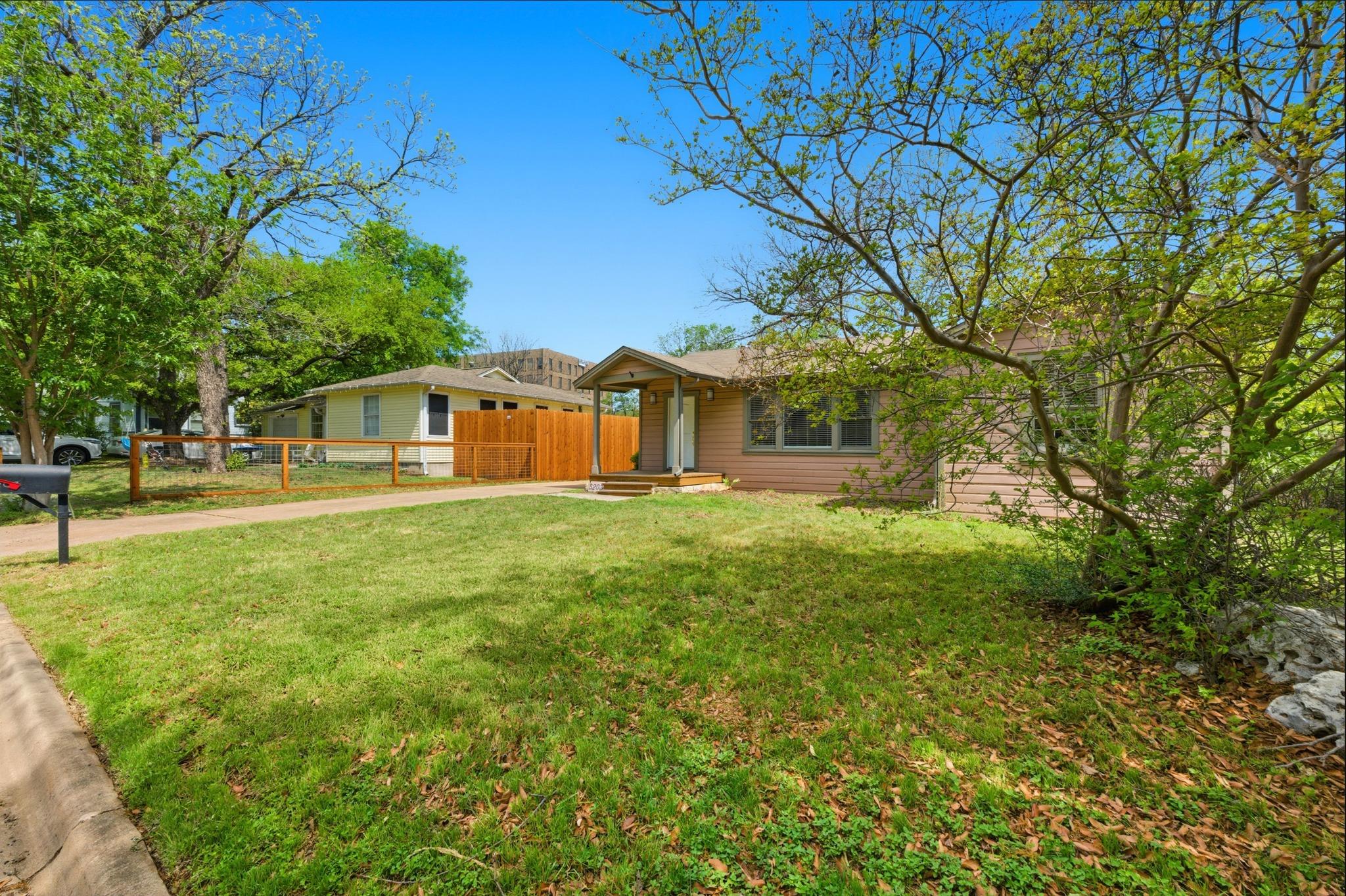 5203 Valley Oak Dr, Austin, TX 78731