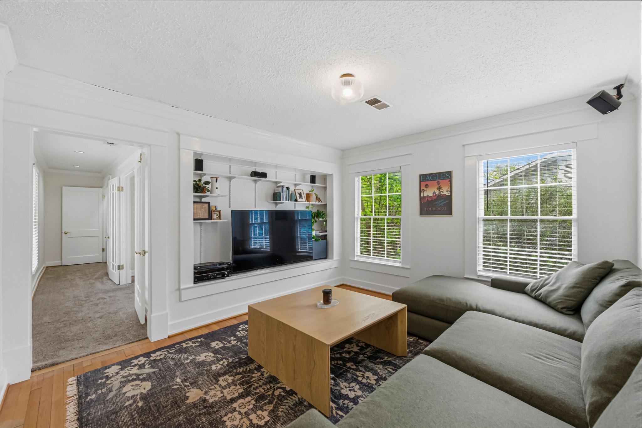 5203 Valley Oak Dr, Austin, TX 78731