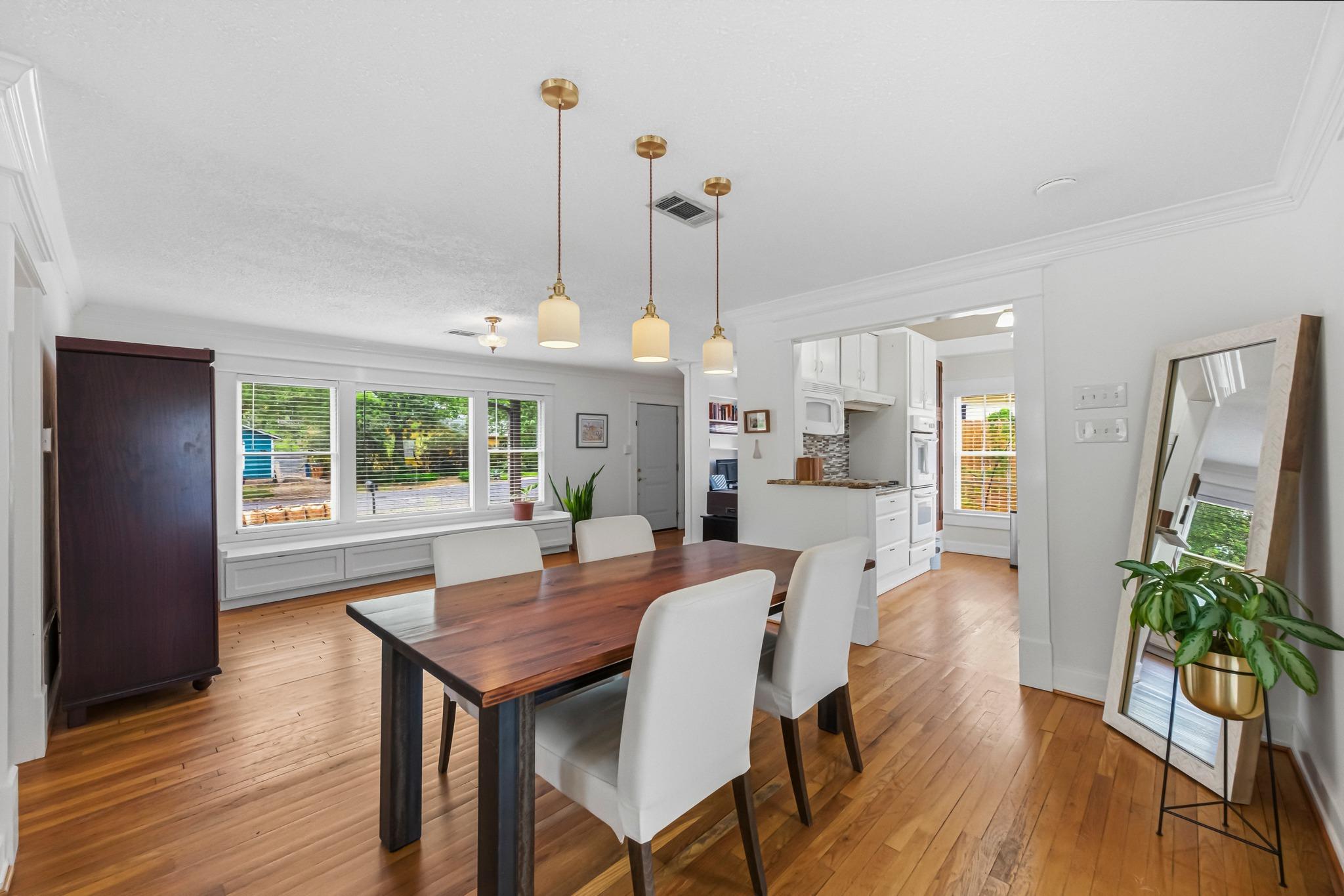 5203 Valley Oak Dr, Austin, TX 78731