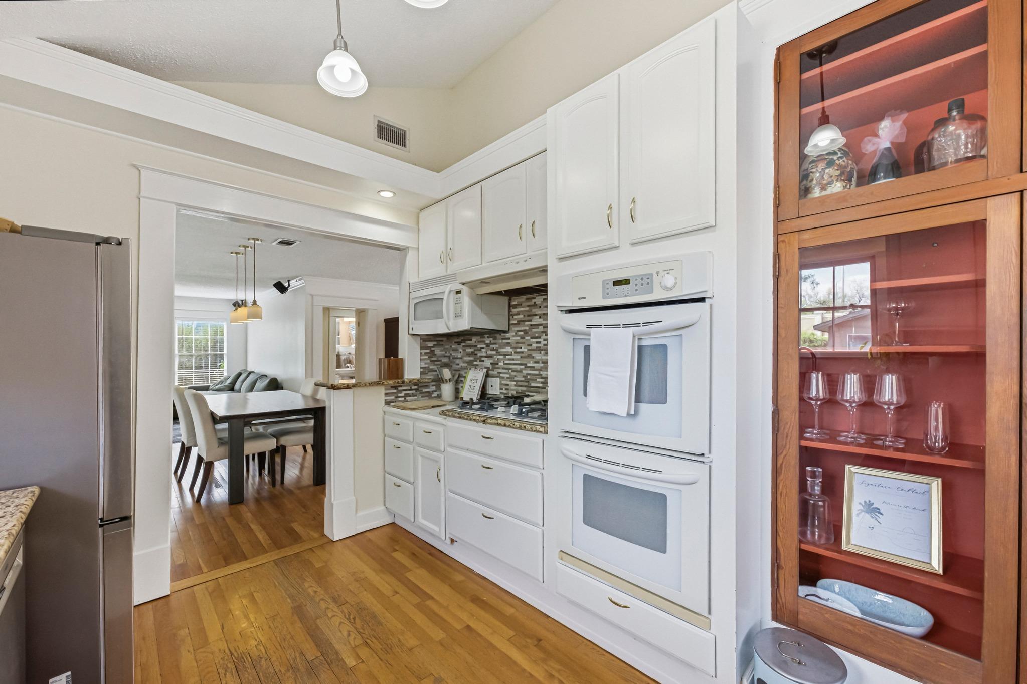 5203 Valley Oak Dr, Austin, TX 78731