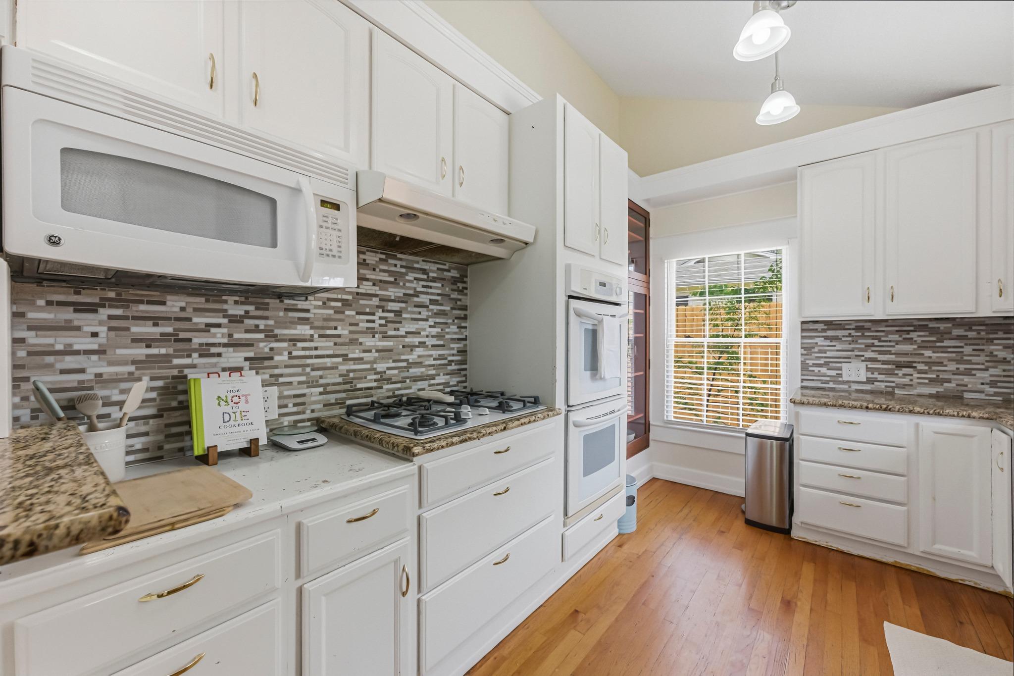 5203 Valley Oak Dr, Austin, TX 78731