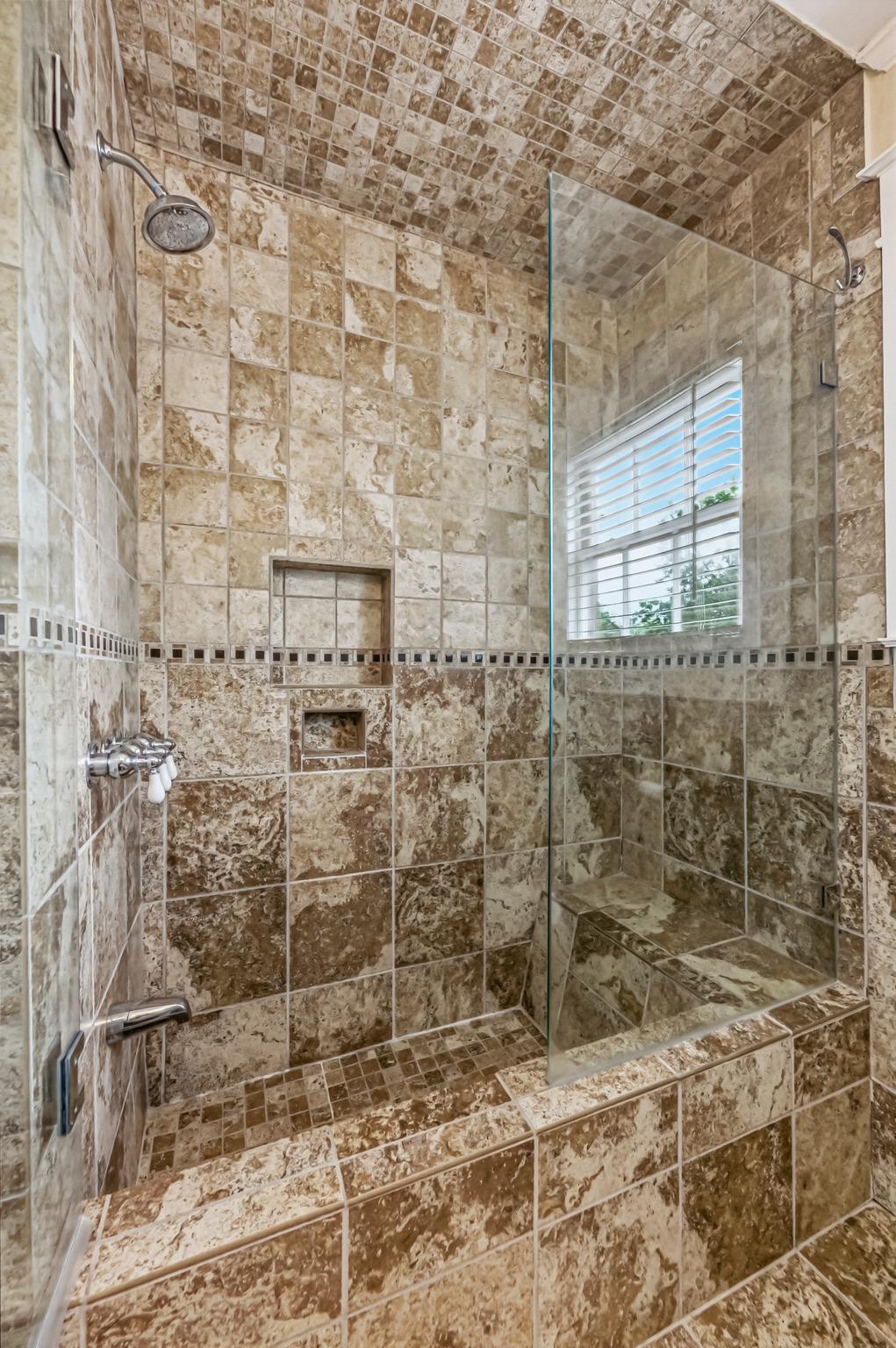 5203 Valley Oak Dr, Austin, TX 78731