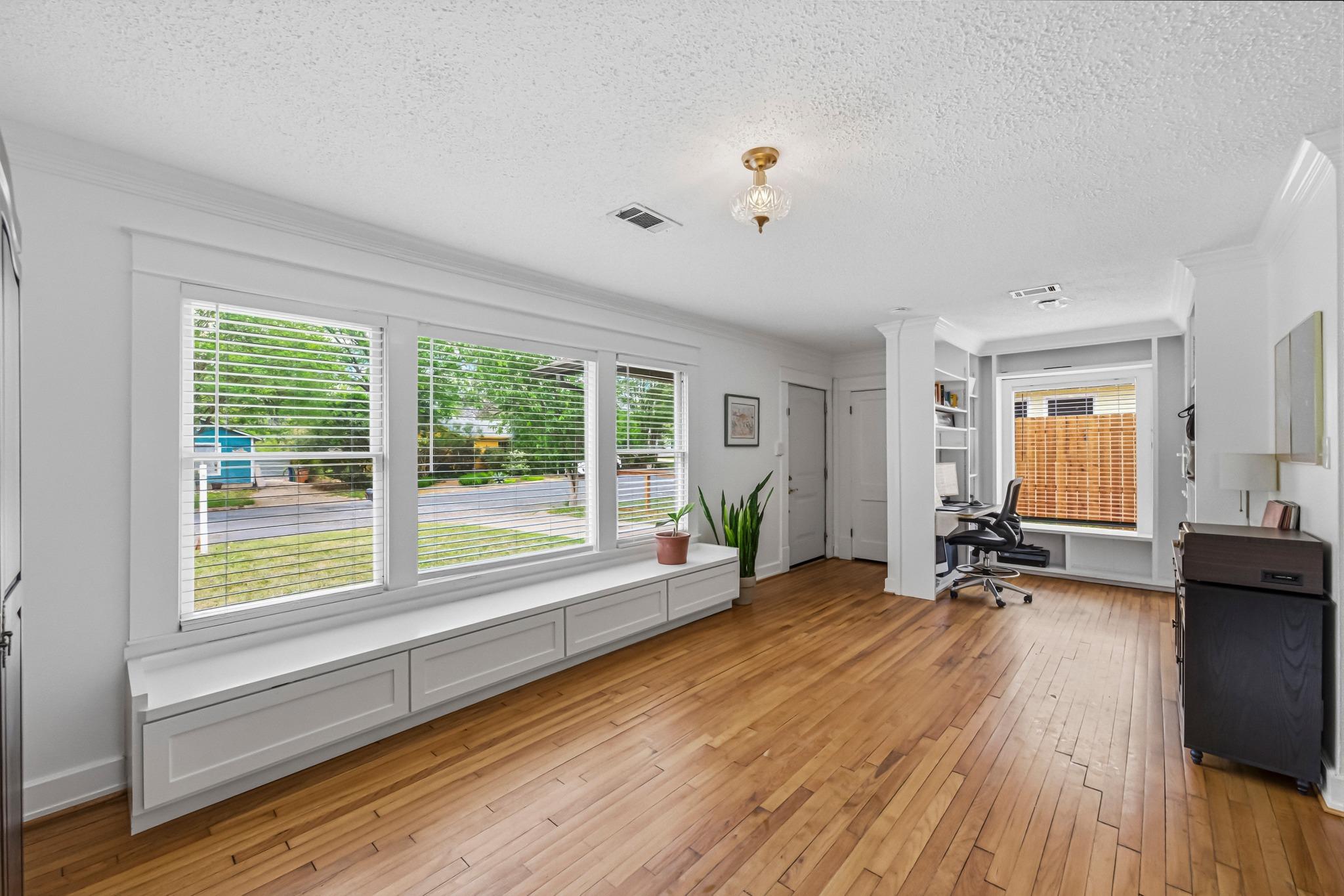 5203 Valley Oak Dr, Austin, TX 78731