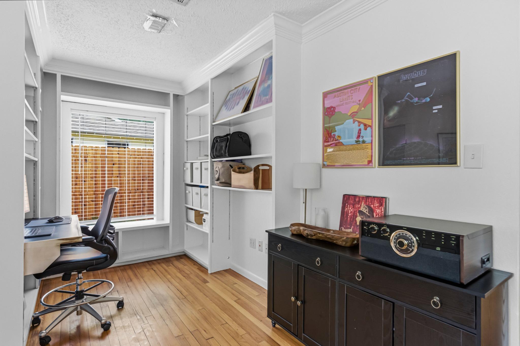 5203 Valley Oak Dr, Austin, TX 78731