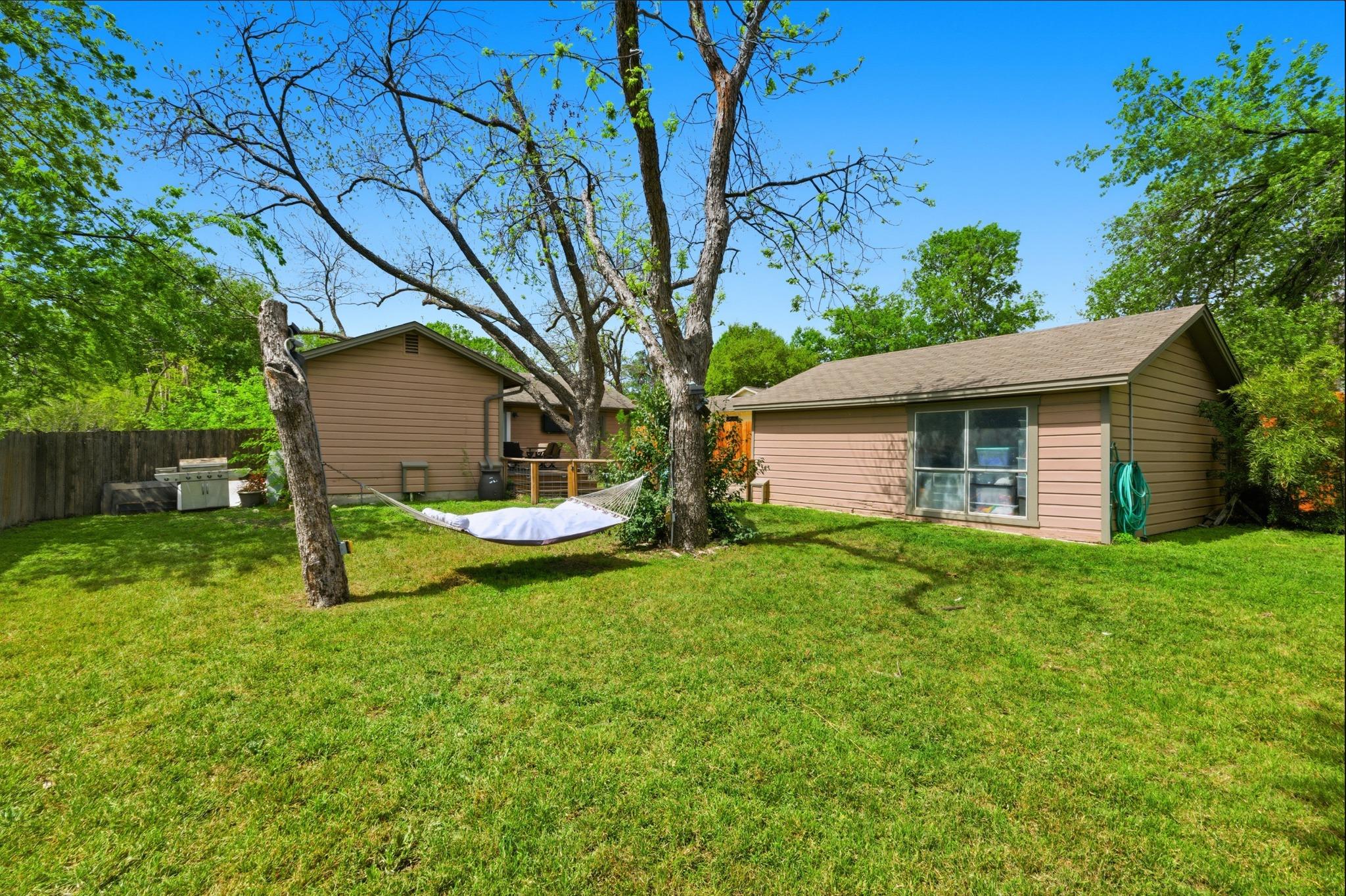 5203 Valley Oak Dr, Austin, TX 78731