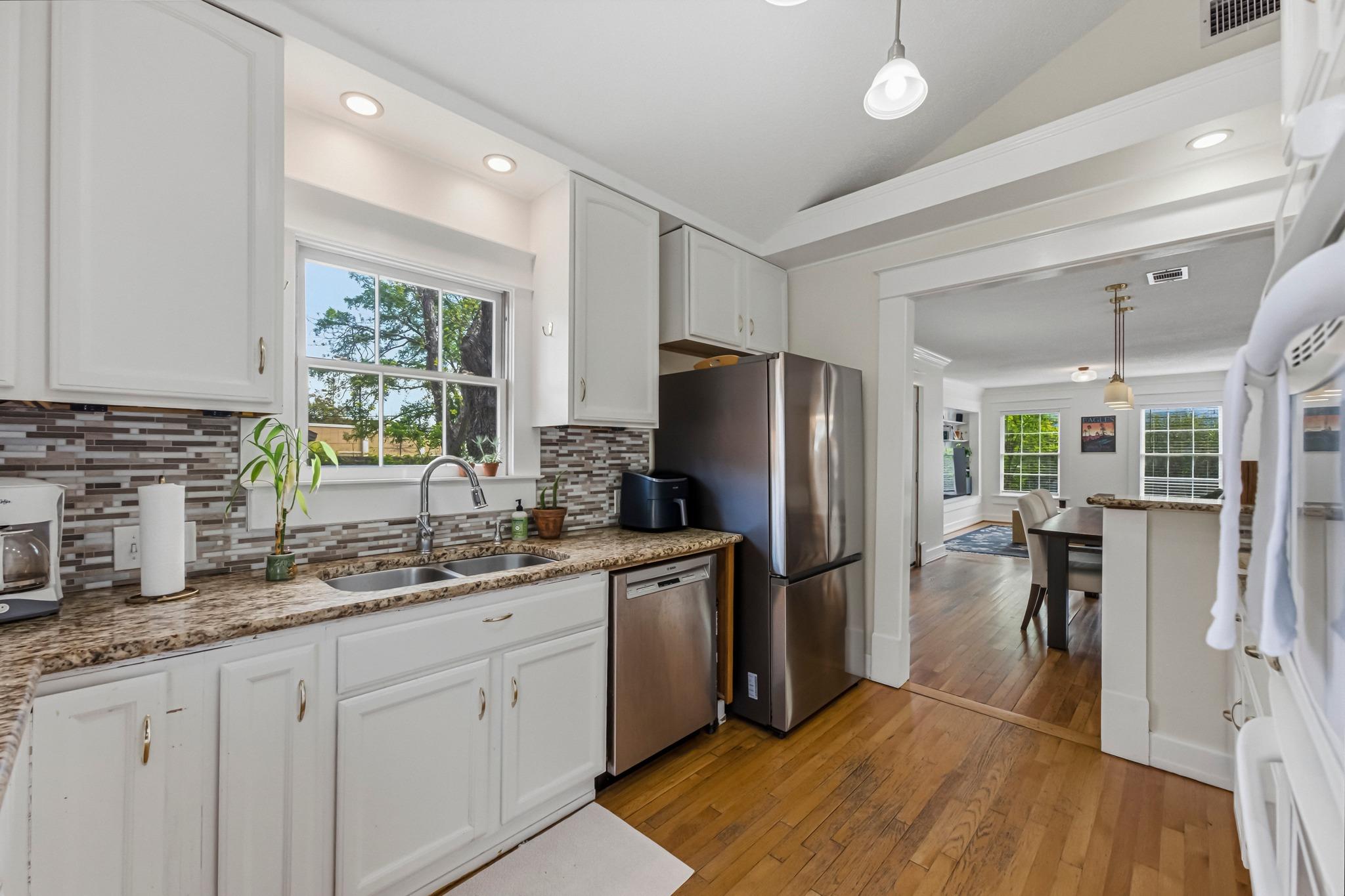 5203 Valley Oak Dr, Austin, TX 78731