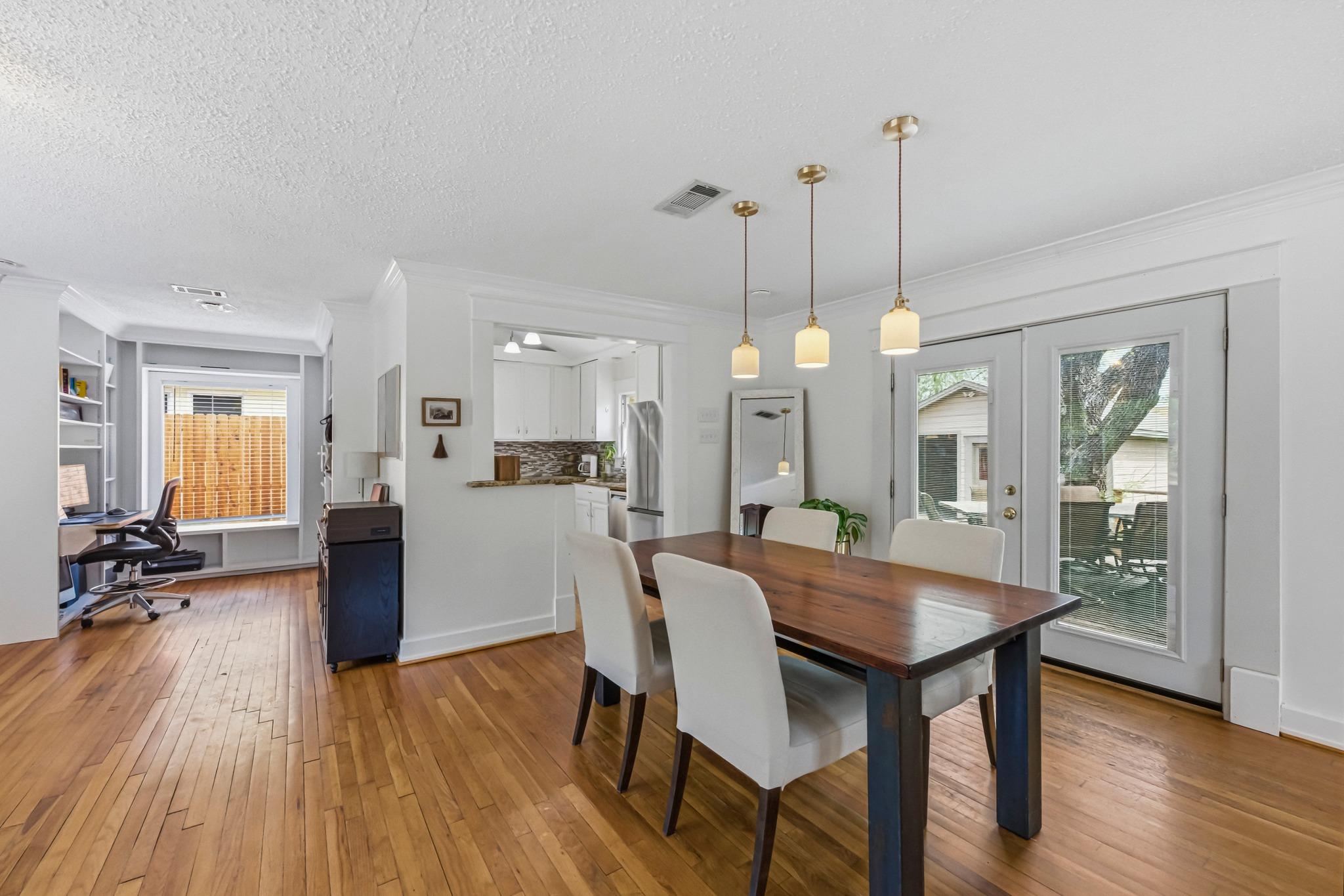 5203 Valley Oak Dr, Austin, TX 78731