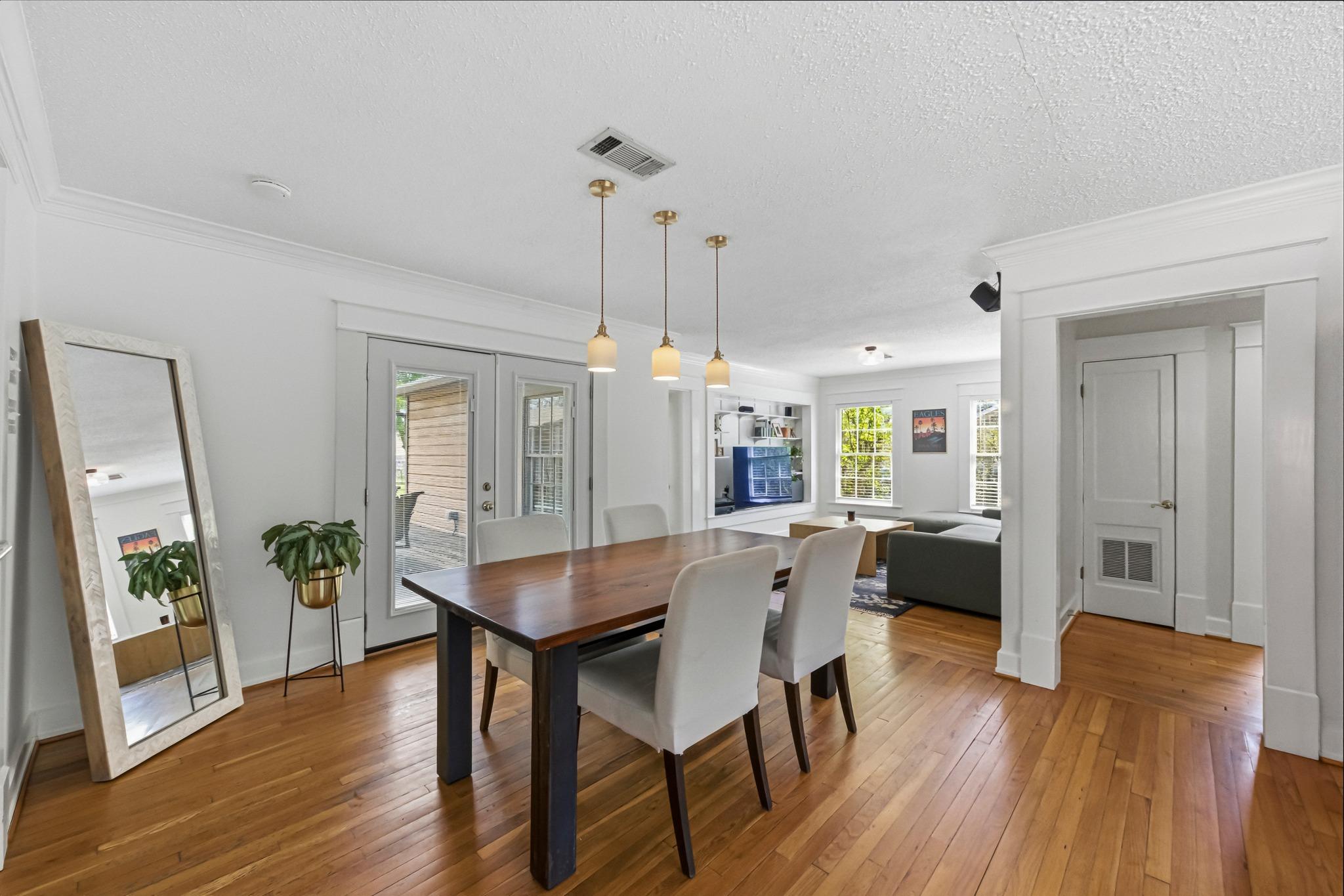 5203 Valley Oak Dr, Austin, TX 78731