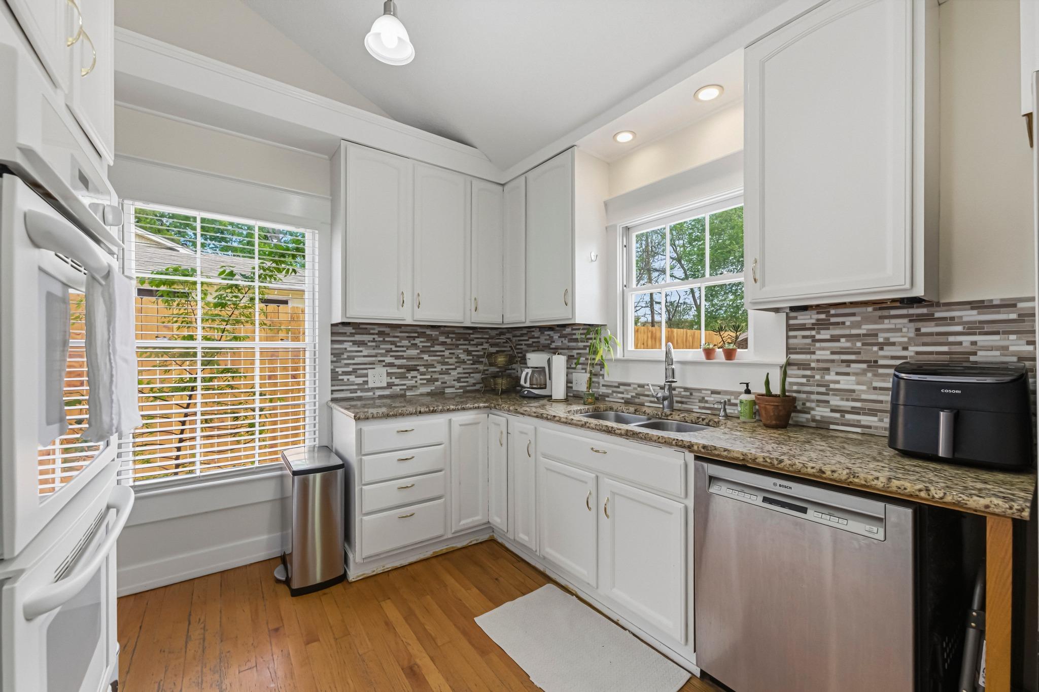 5203 Valley Oak Dr, Austin, TX 78731