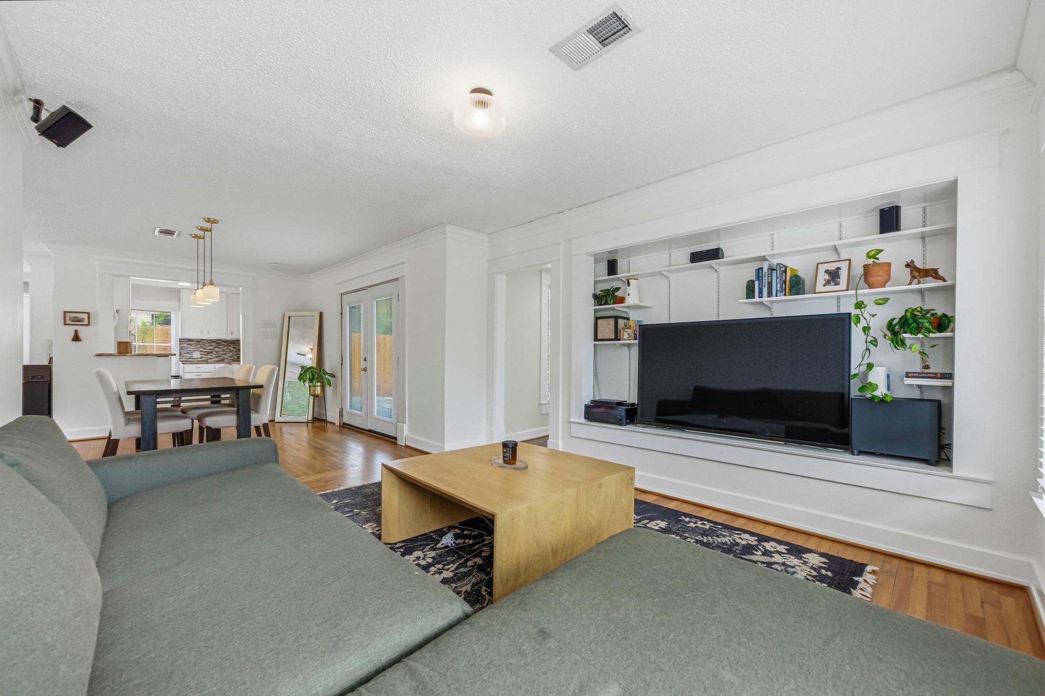 5203 Valley Oak Dr, Austin, TX 78731