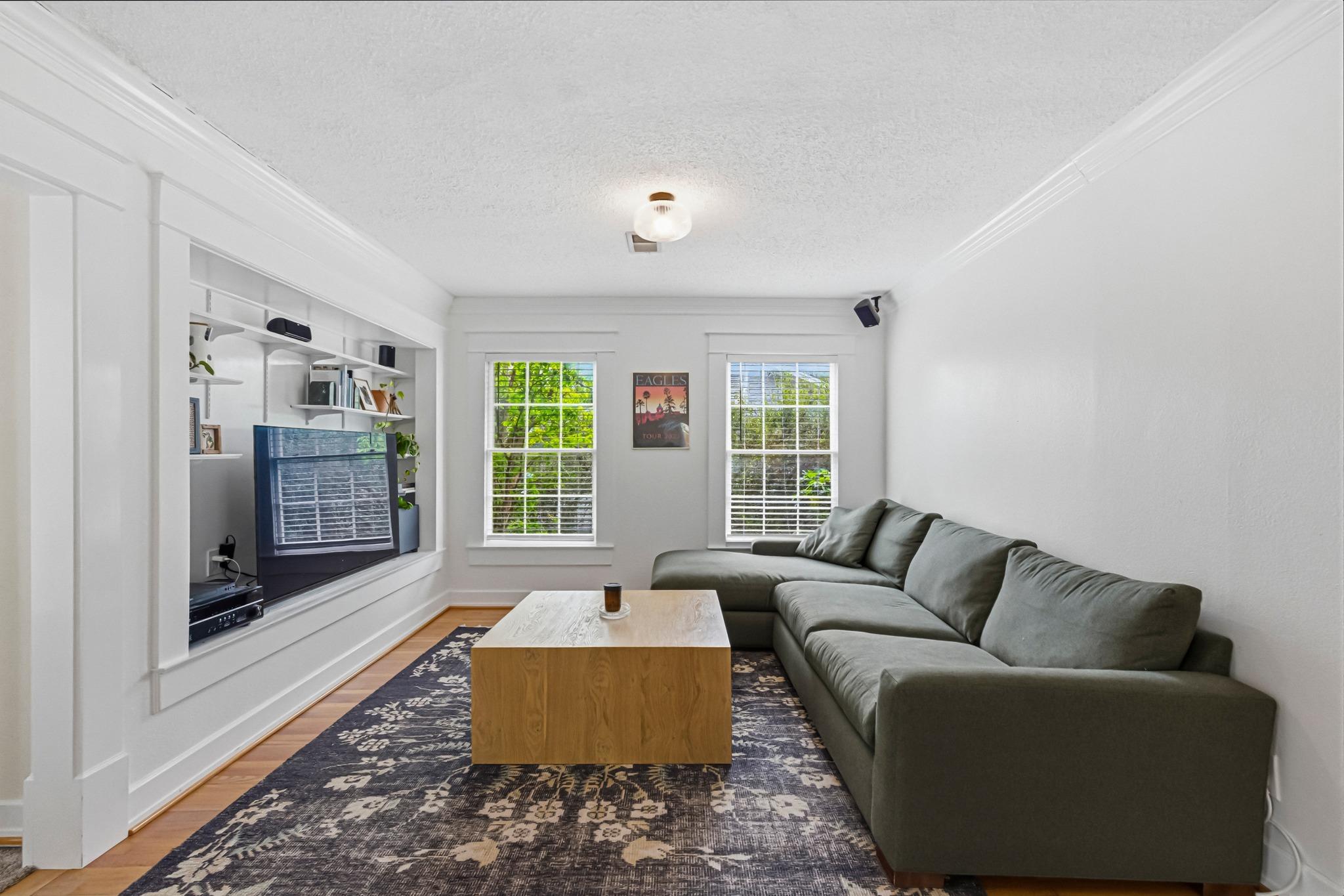 5203 Valley Oak Dr, Austin, TX 78731