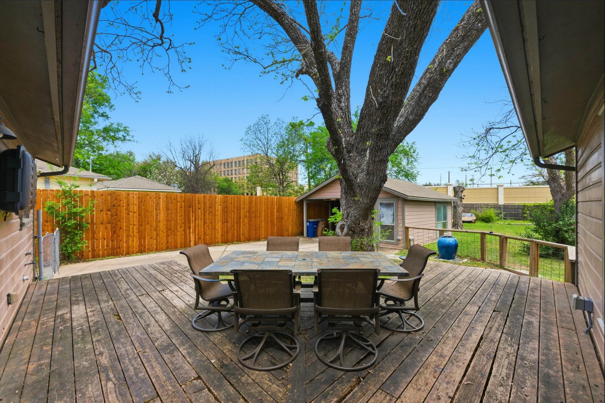 5203 Valley Oak Dr, Austin, TX 78731