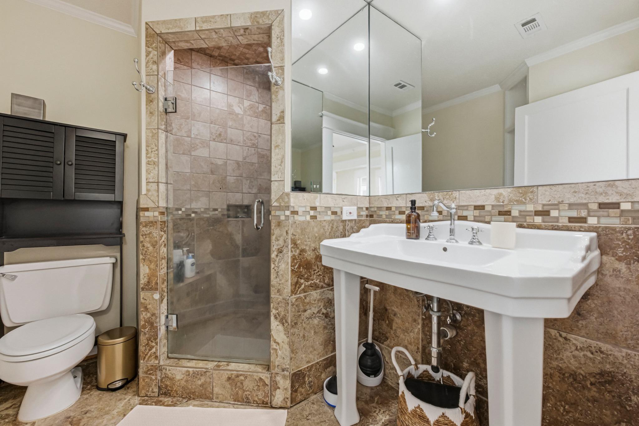 5203 Valley Oak Dr, Austin, TX 78731