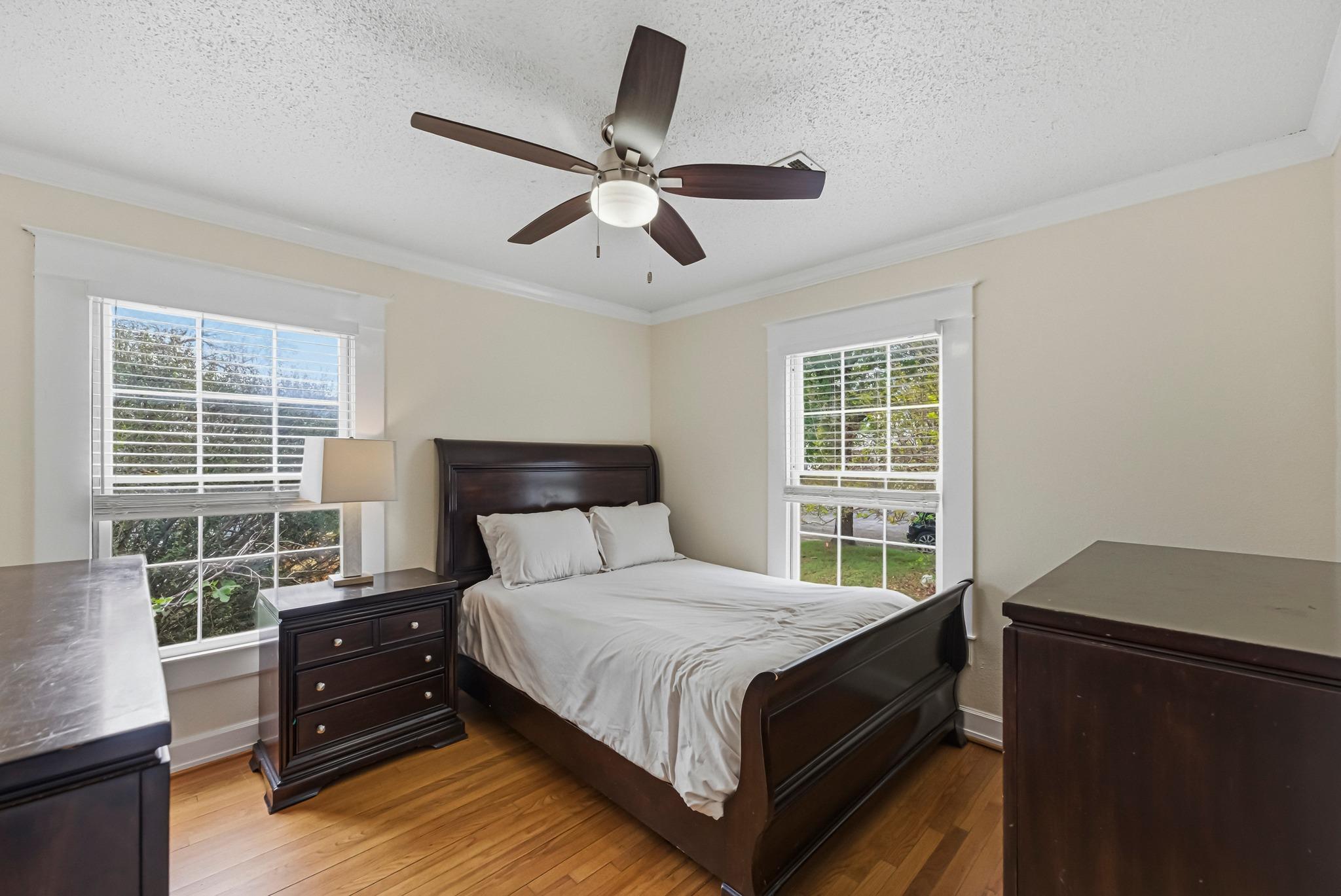 5203 Valley Oak Dr, Austin, TX 78731