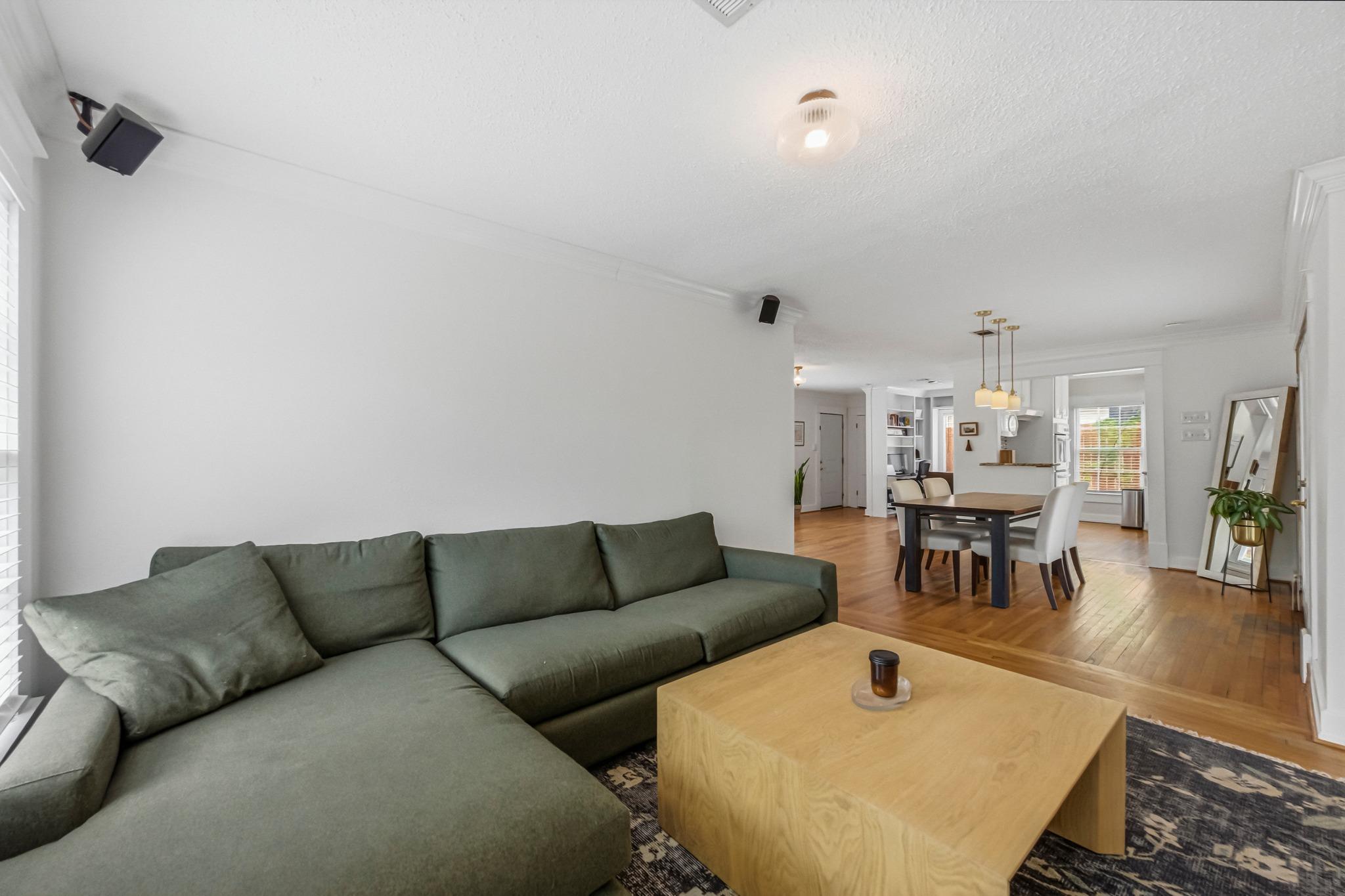 5203 Valley Oak Dr, Austin, TX 78731