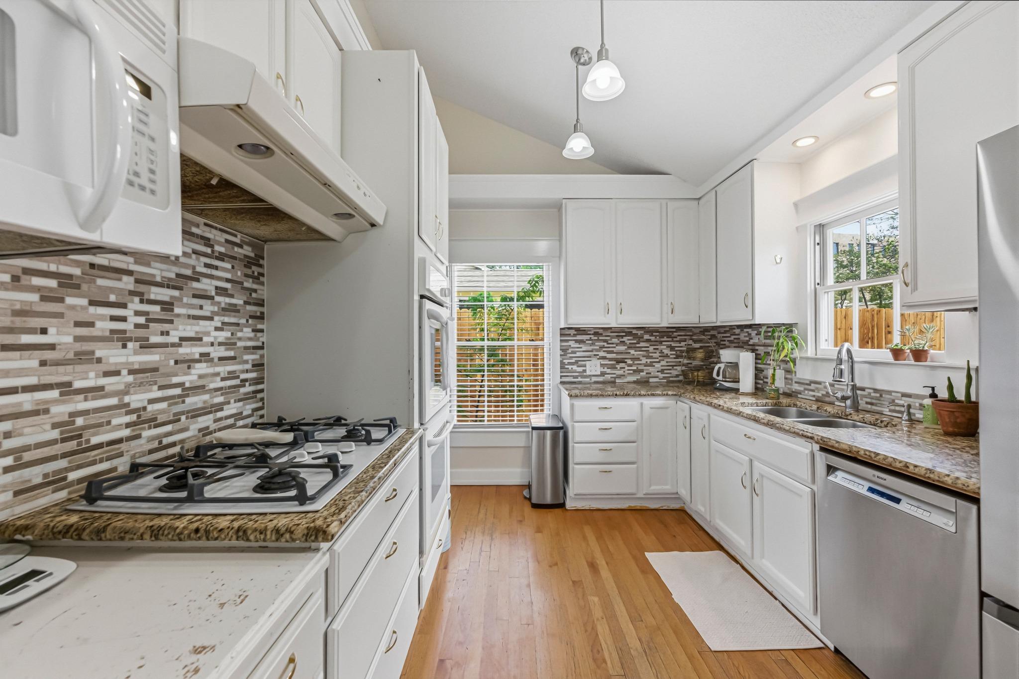 5203 Valley Oak Dr, Austin, TX 78731