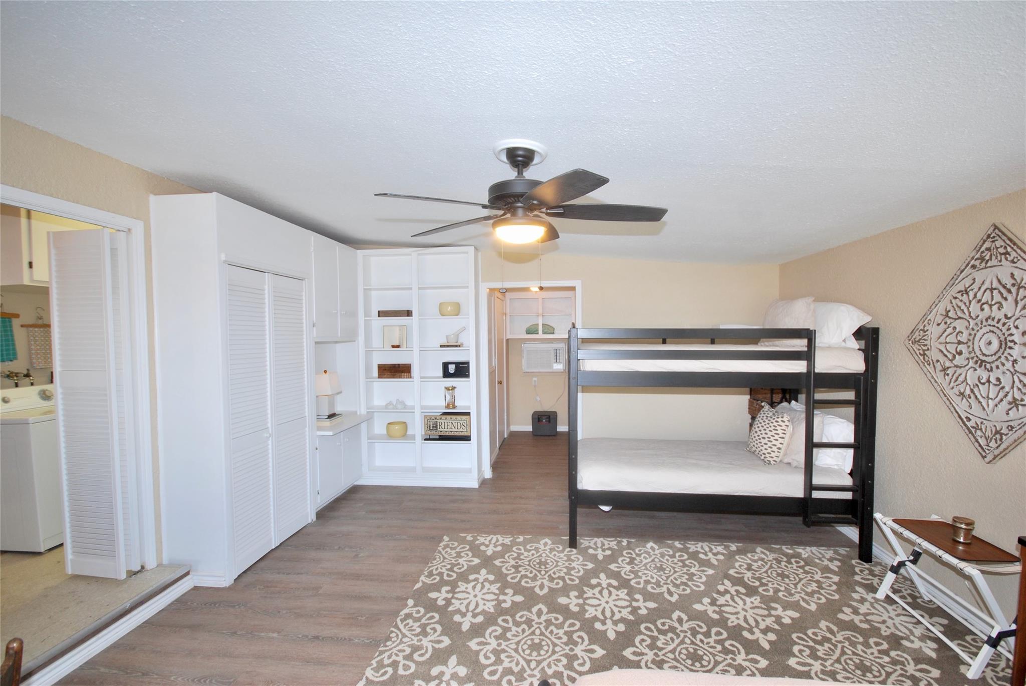 125 W Wallace St, Gonzales, TX 78629