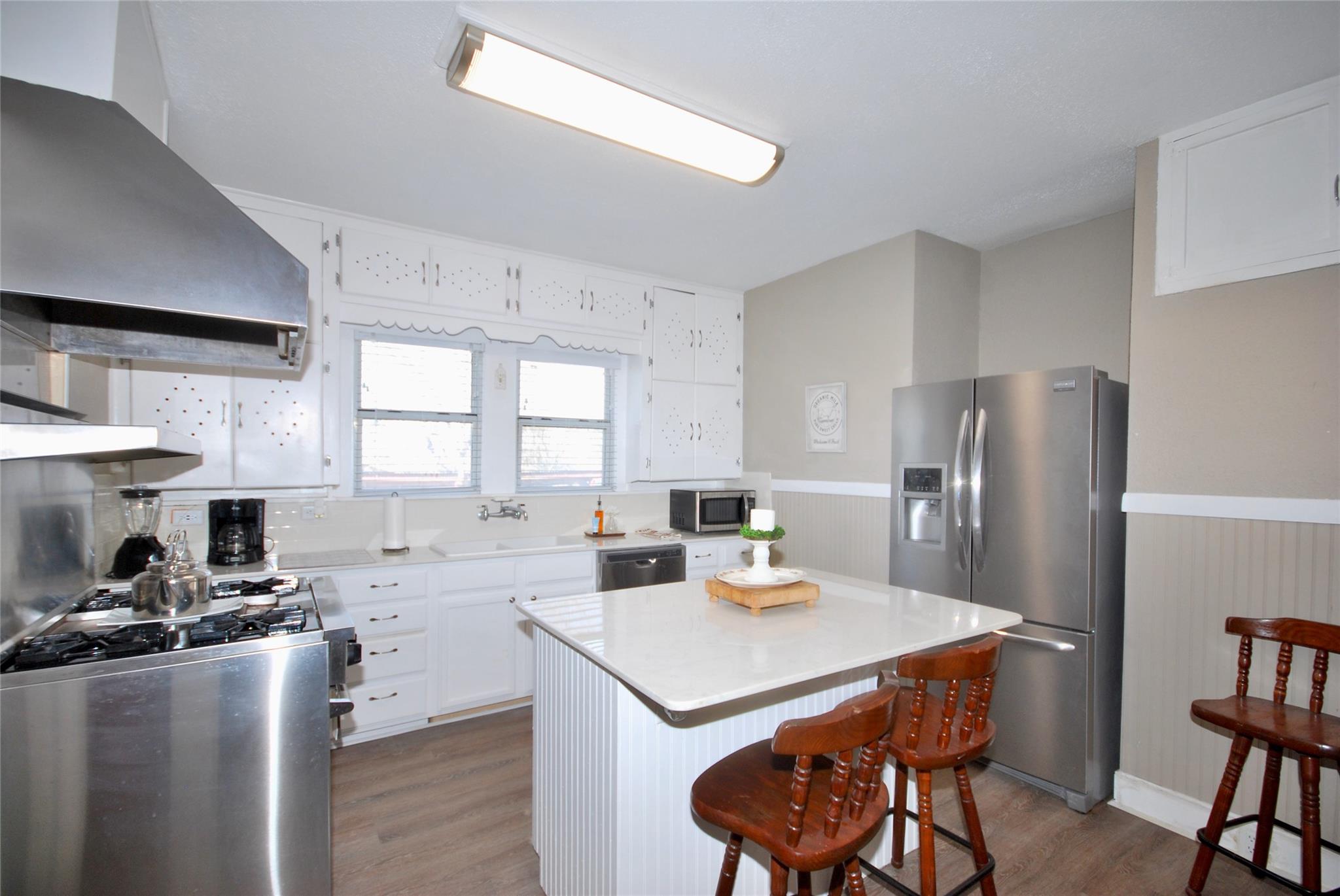 125 W Wallace St, Gonzales, TX 78629