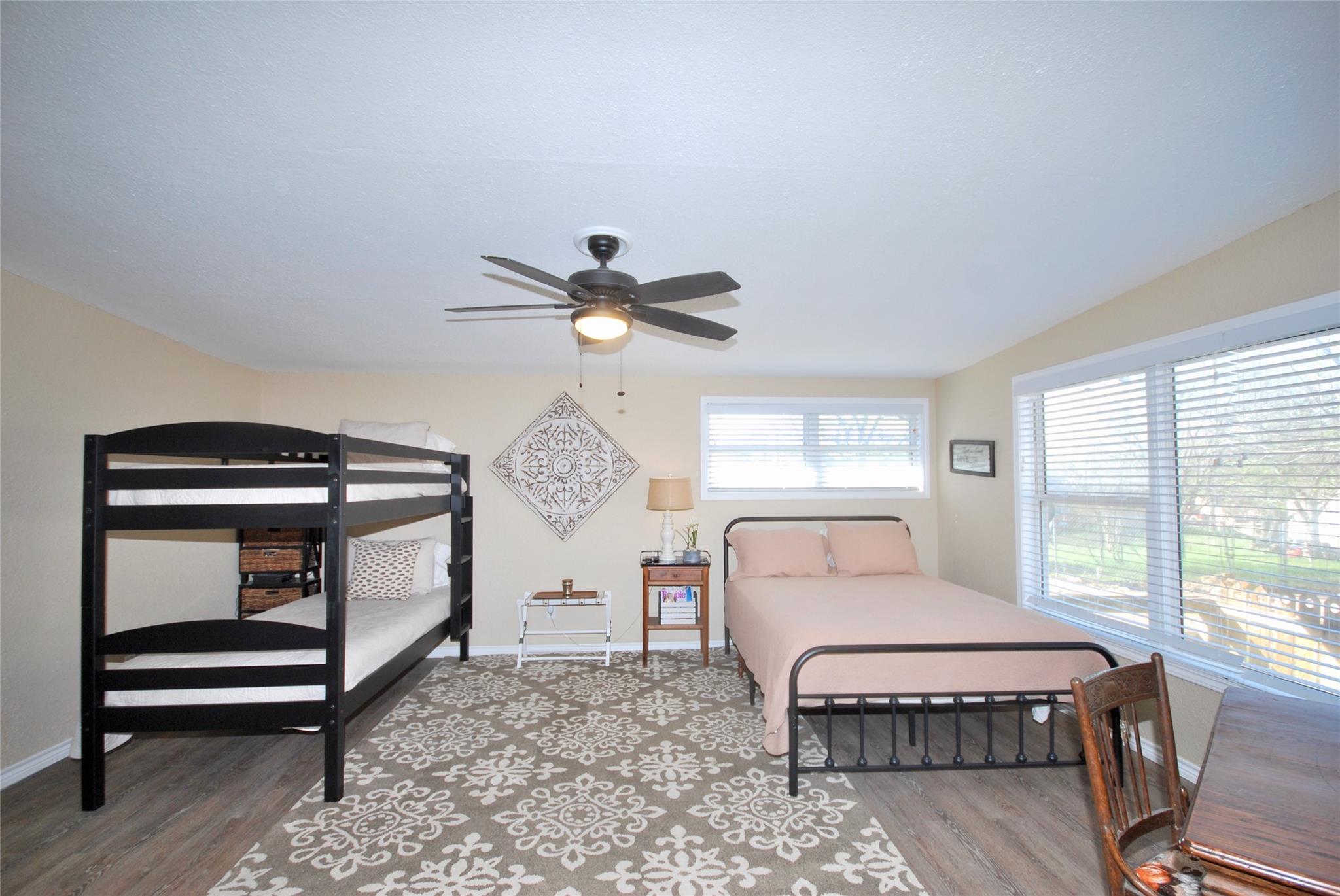 125 W Wallace St, Gonzales, TX 78629