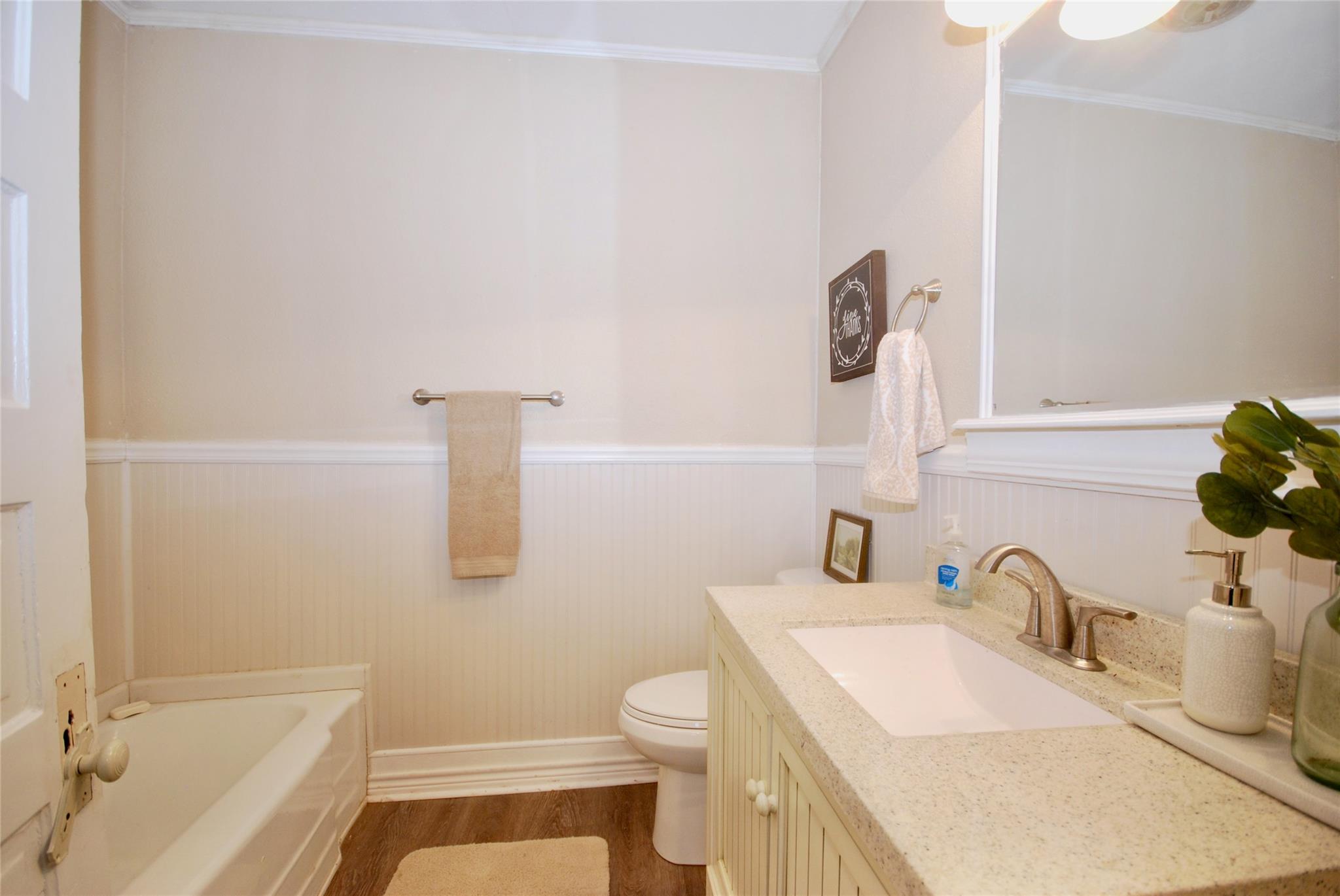 125 W Wallace St, Gonzales, TX 78629