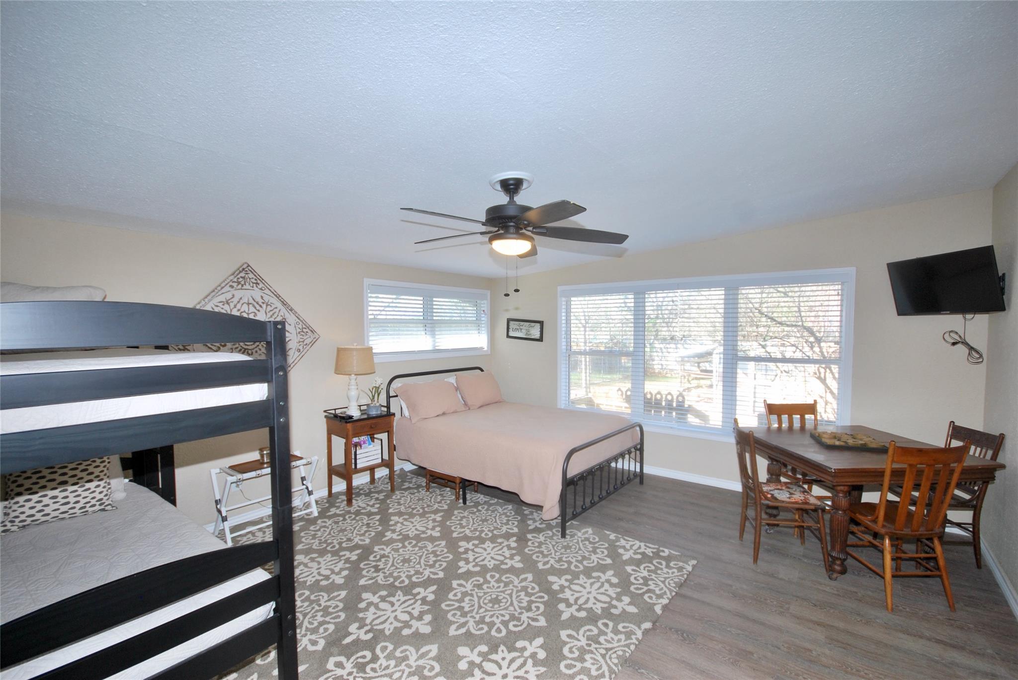 125 W Wallace St, Gonzales, TX 78629