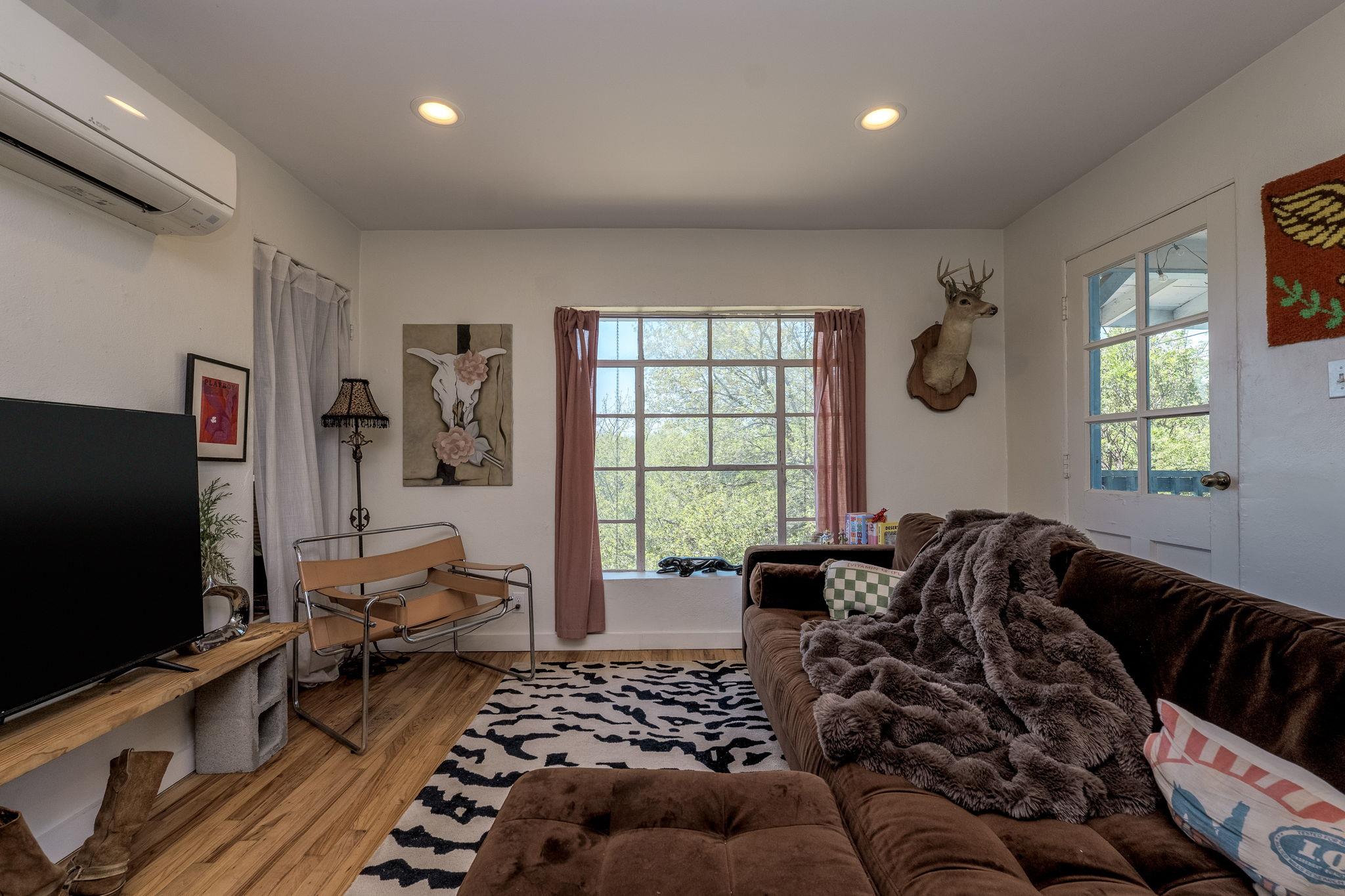 1402 Ashwood Rd, Austin, TX 78722