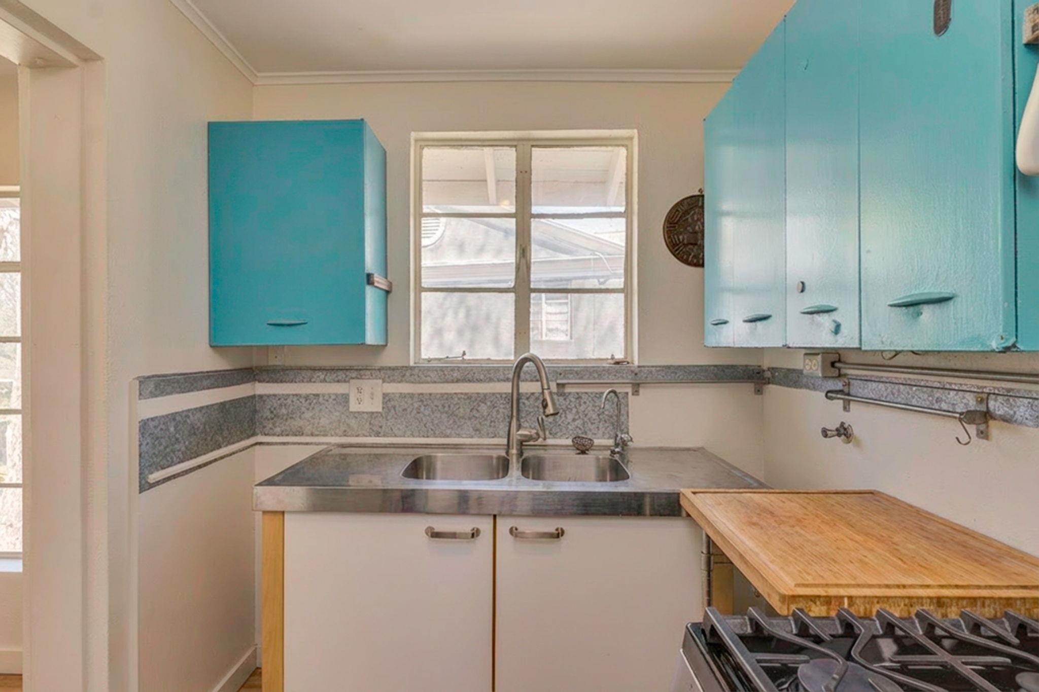 1402 Ashwood Rd, Austin, TX 78722