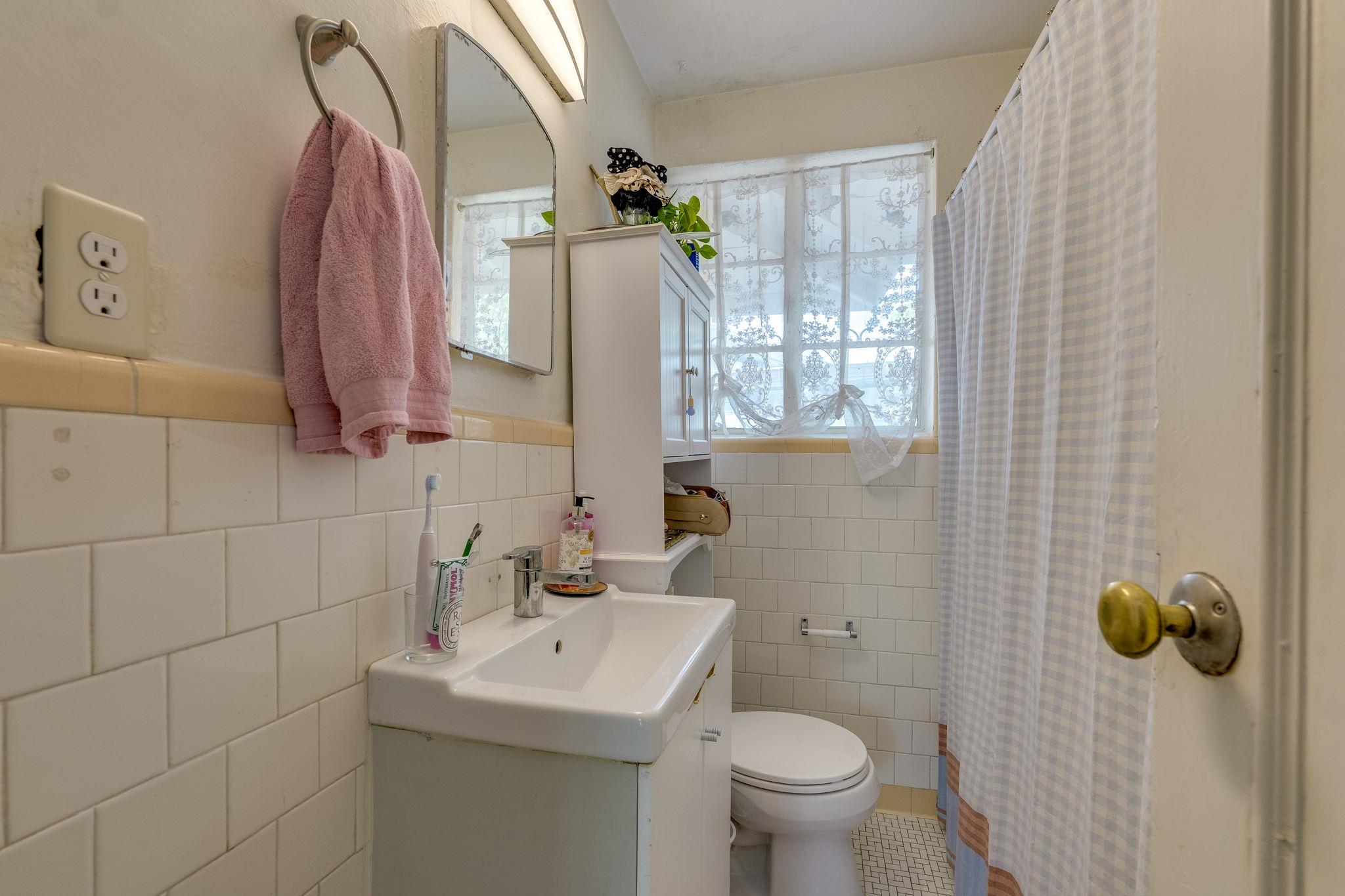 1402 Ashwood Rd, Austin, TX 78722