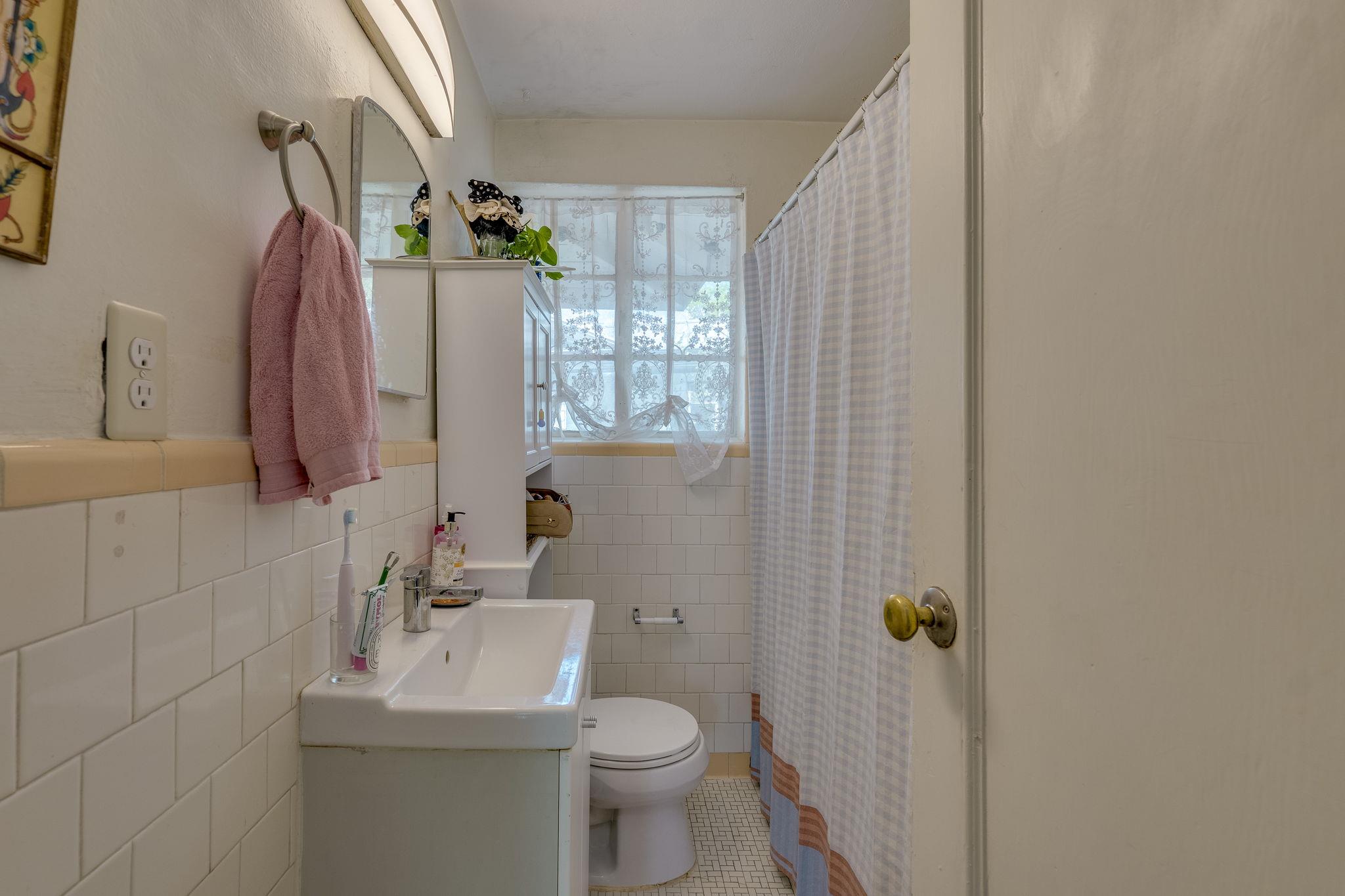 1402 Ashwood Rd, Austin, TX 78722