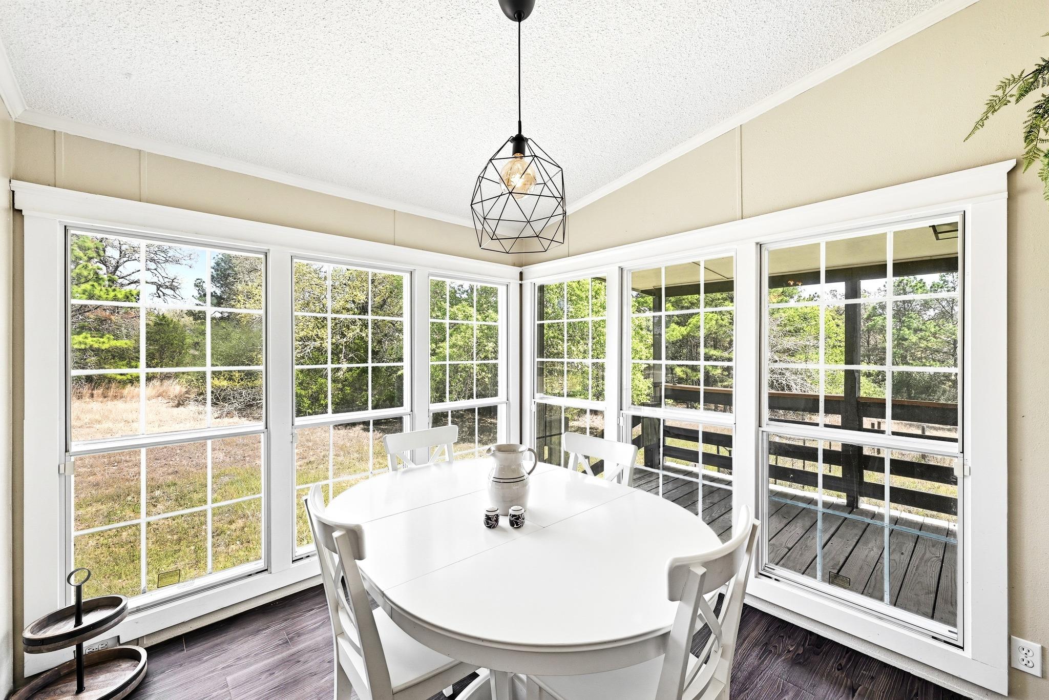 159 Farris Ln, Smithville, TX 78957