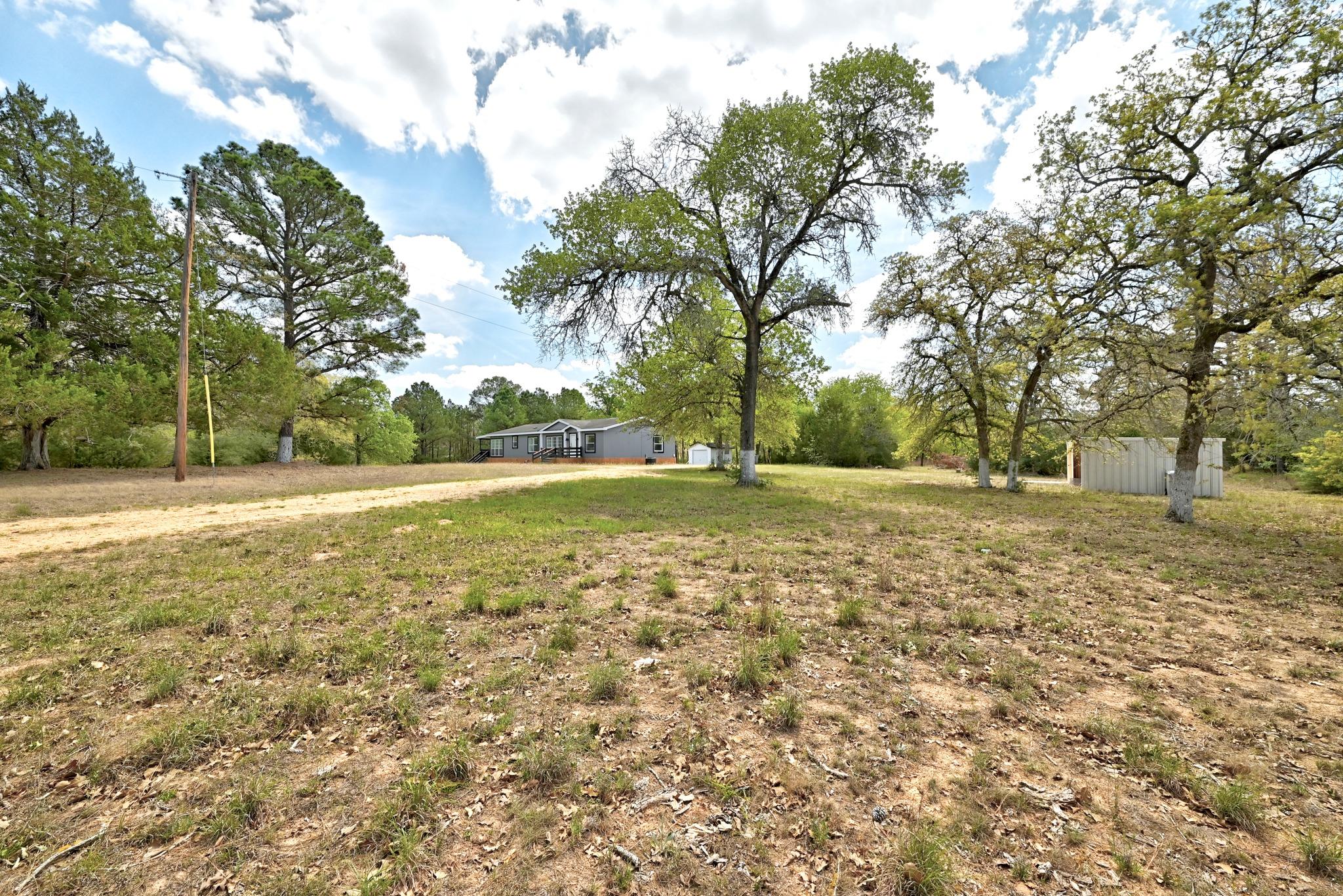 159 Farris Ln, Smithville, TX 78957