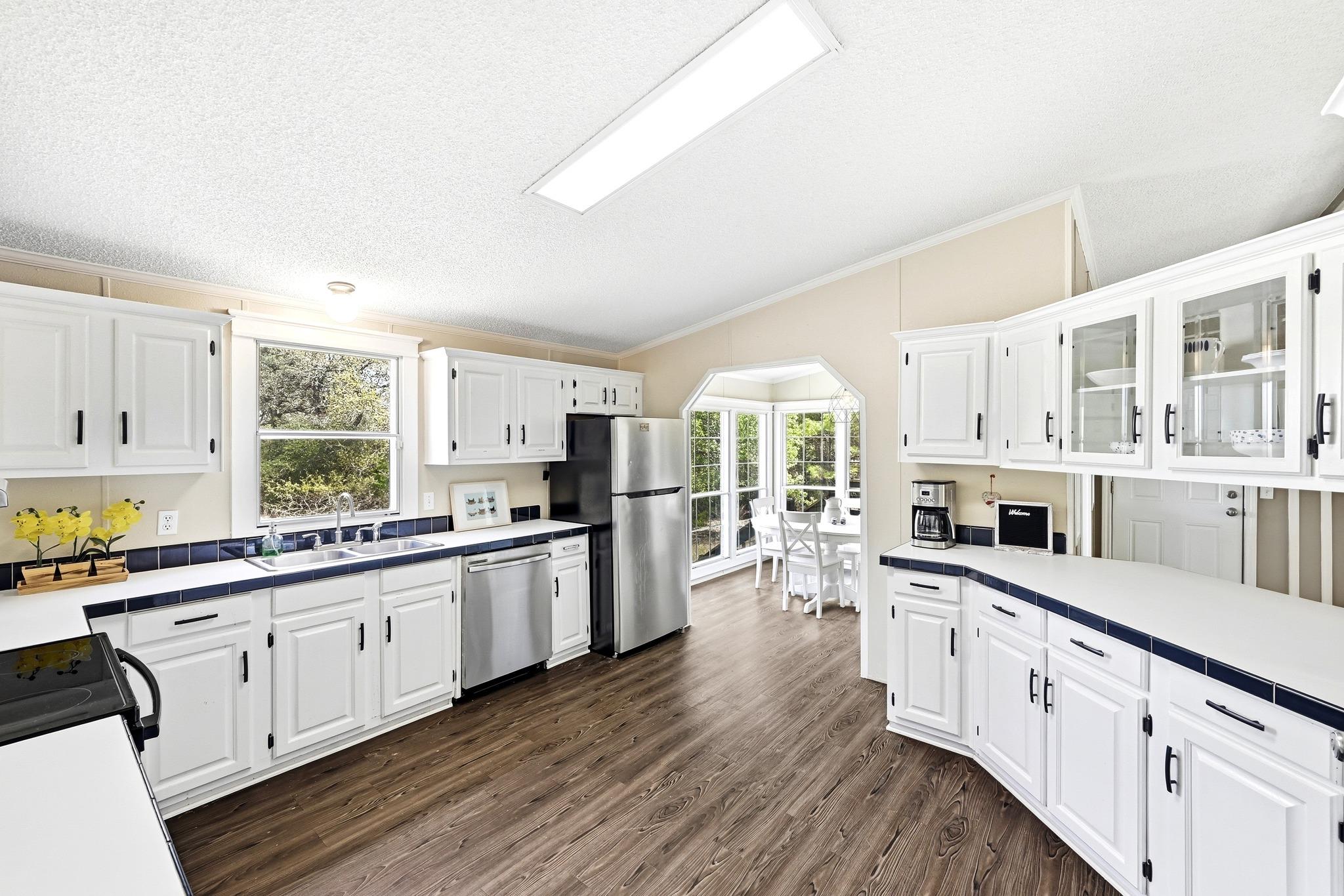 159 Farris Ln, Smithville, TX 78957