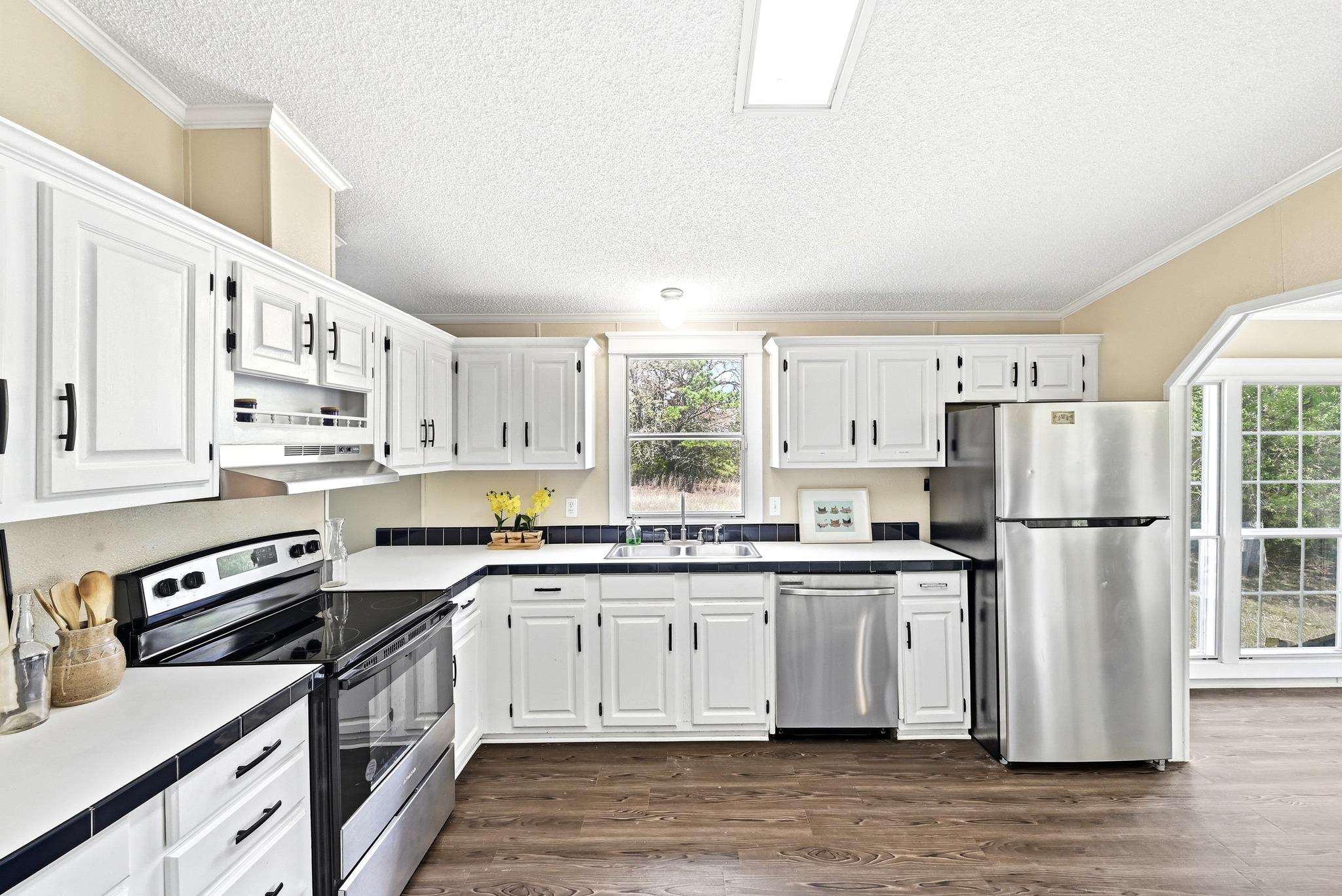 159 Farris Ln, Smithville, TX 78957