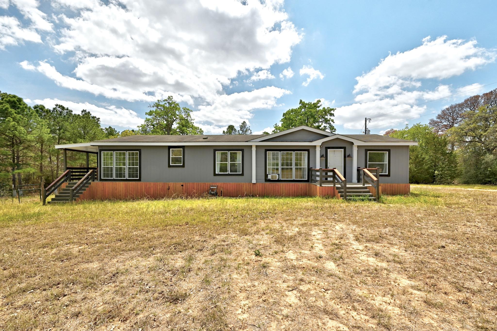 159 Farris Ln, Smithville, TX 78957