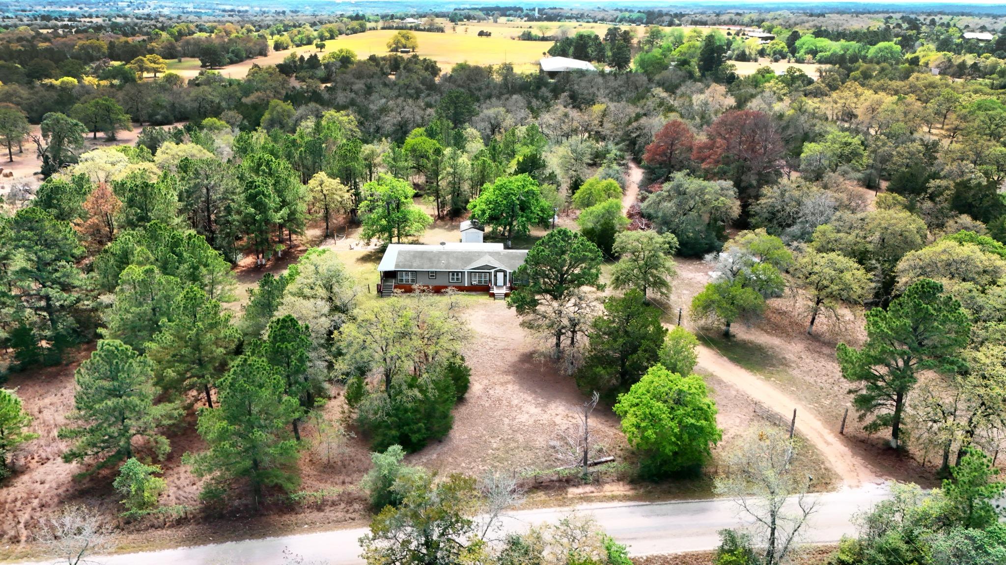 159 Farris Ln, Smithville, TX 78957