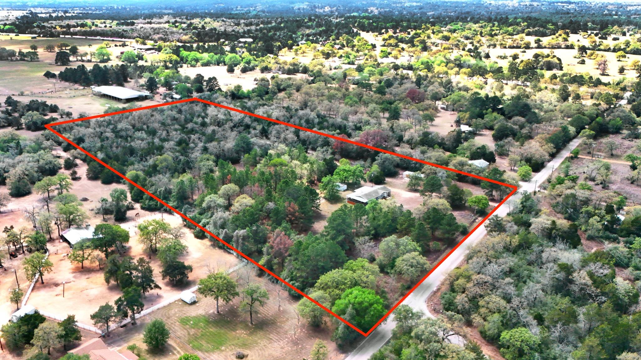 159 Farris Ln, Smithville, TX 78957