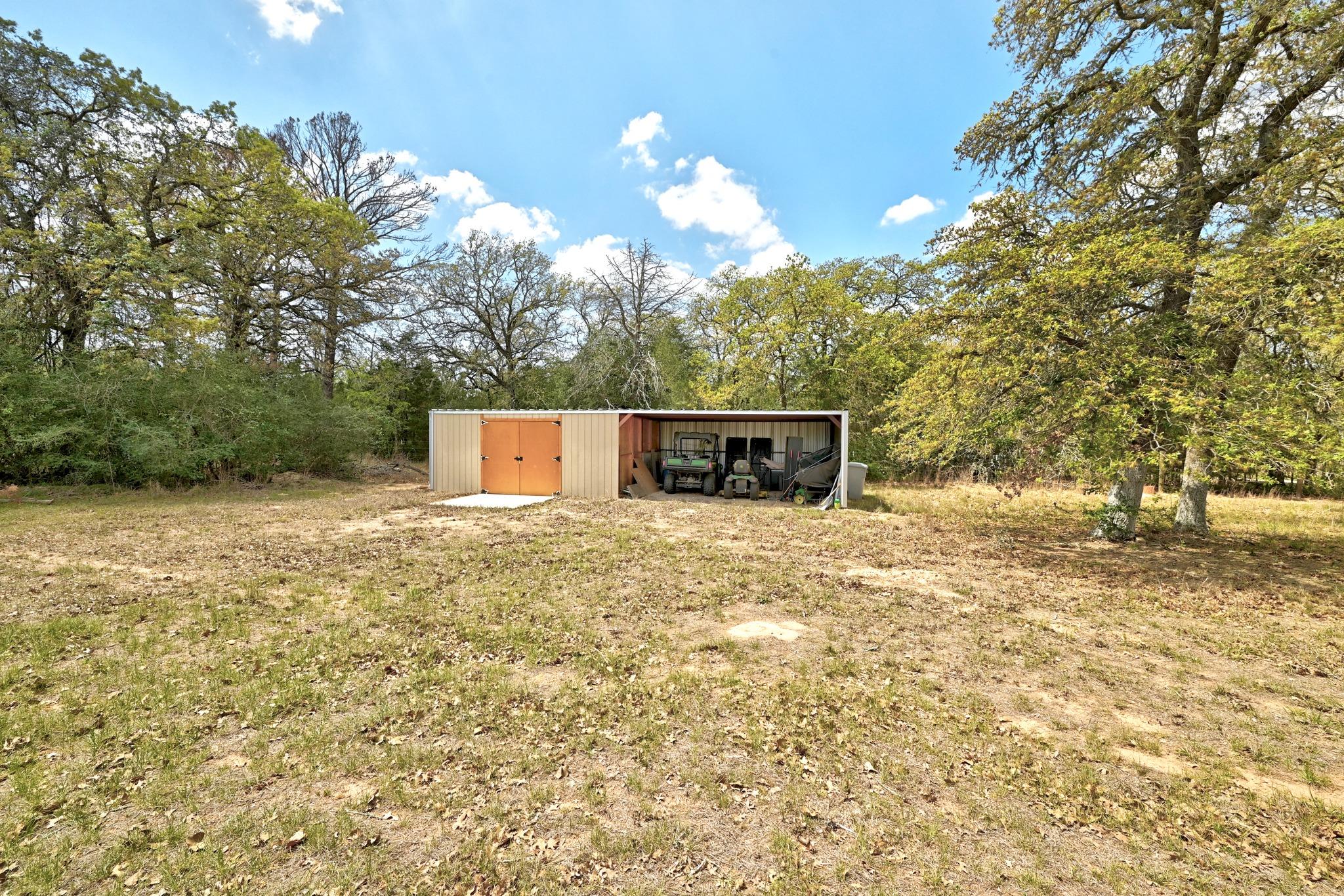 159 Farris Ln, Smithville, TX 78957
