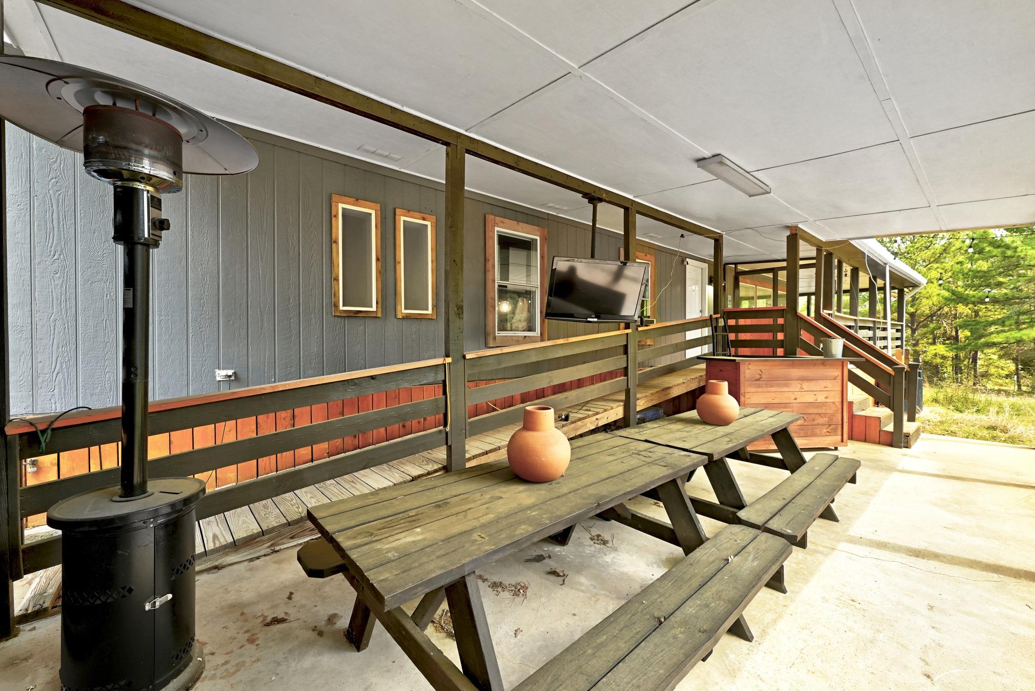 159 Farris Ln, Smithville, TX 78957