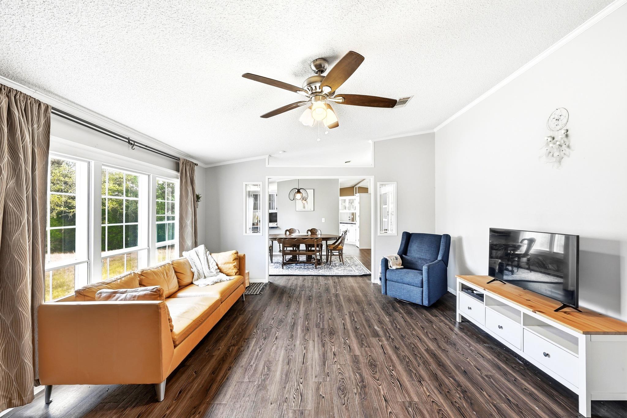 159 Farris Ln, Smithville, TX 78957