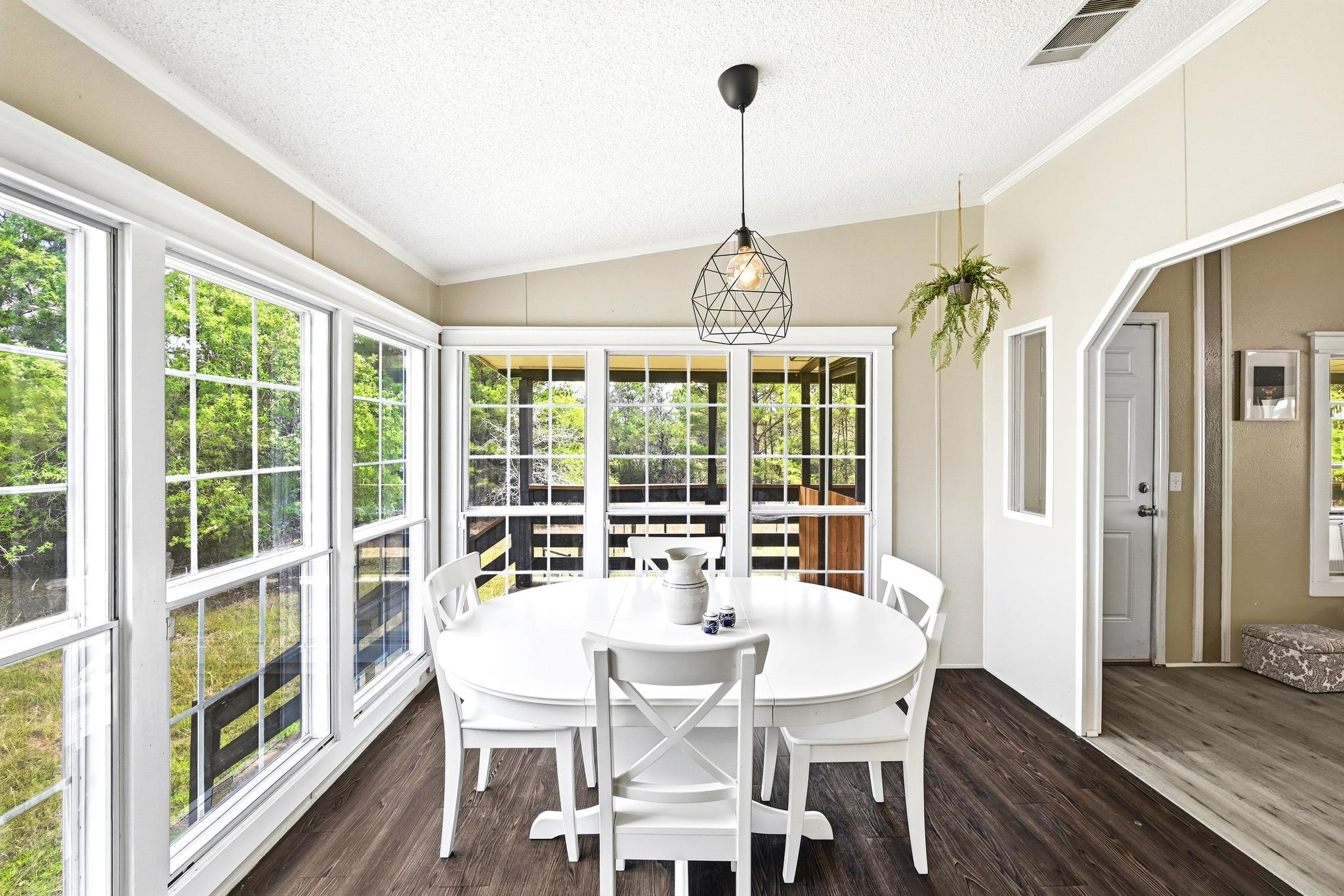 159 Farris Ln, Smithville, TX 78957