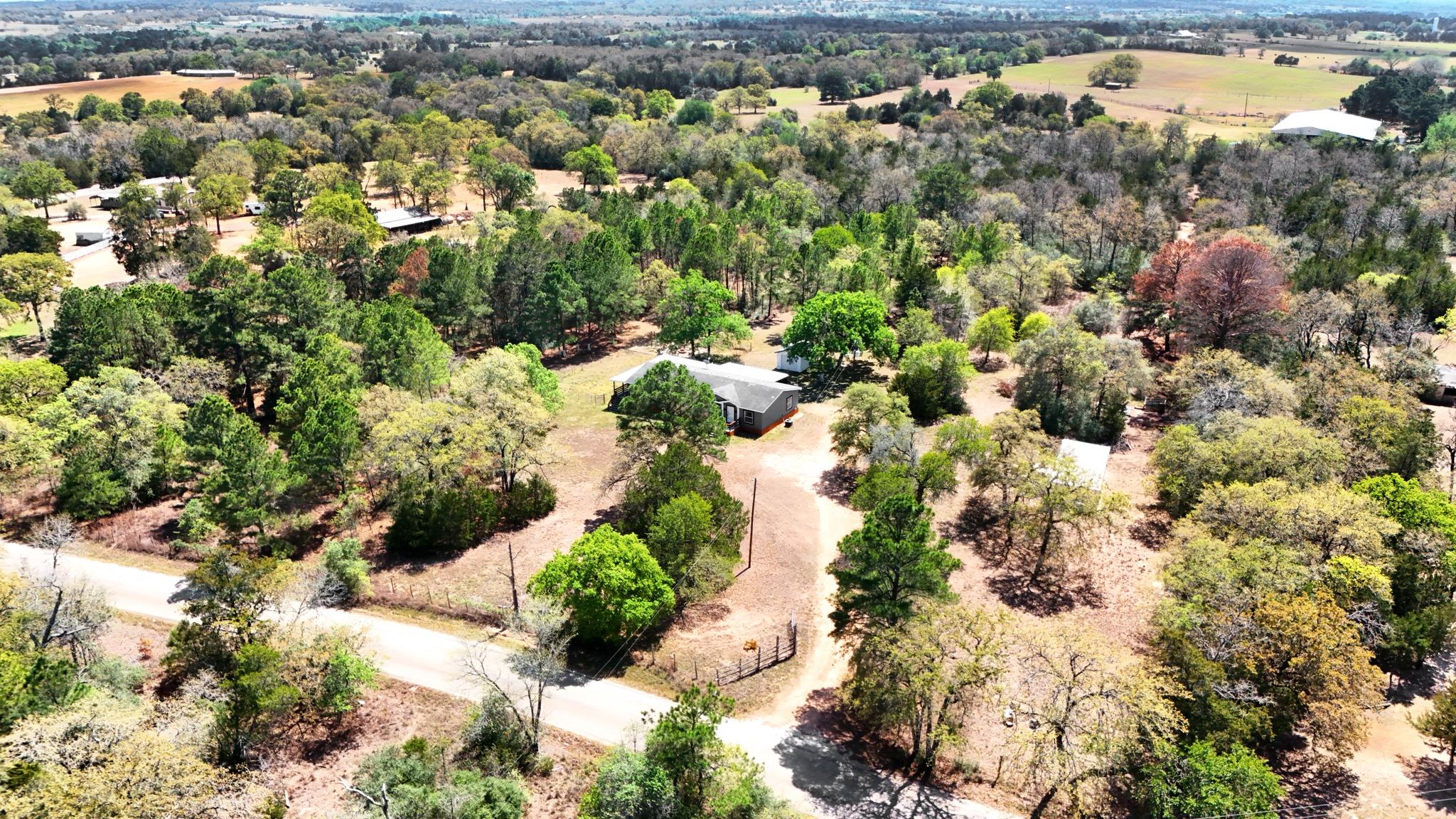 159 Farris Ln, Smithville, TX 78957