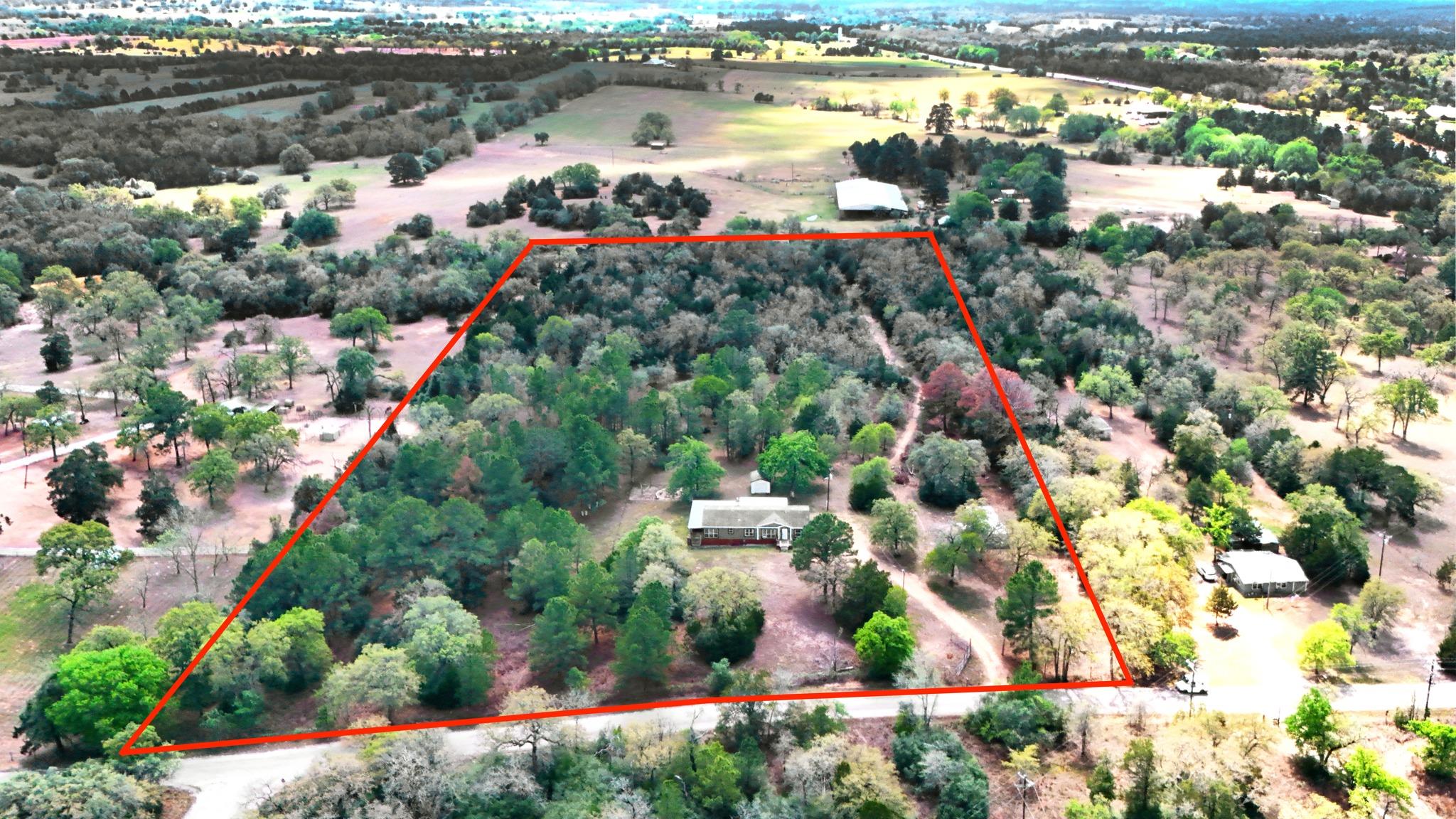 159 Farris Ln, Smithville, TX 78957