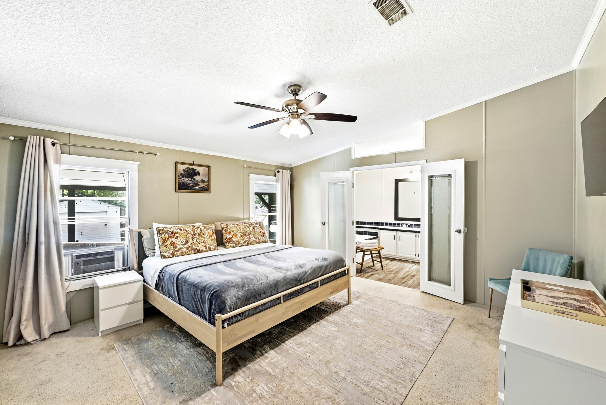 159 Farris Ln, Smithville, TX 78957