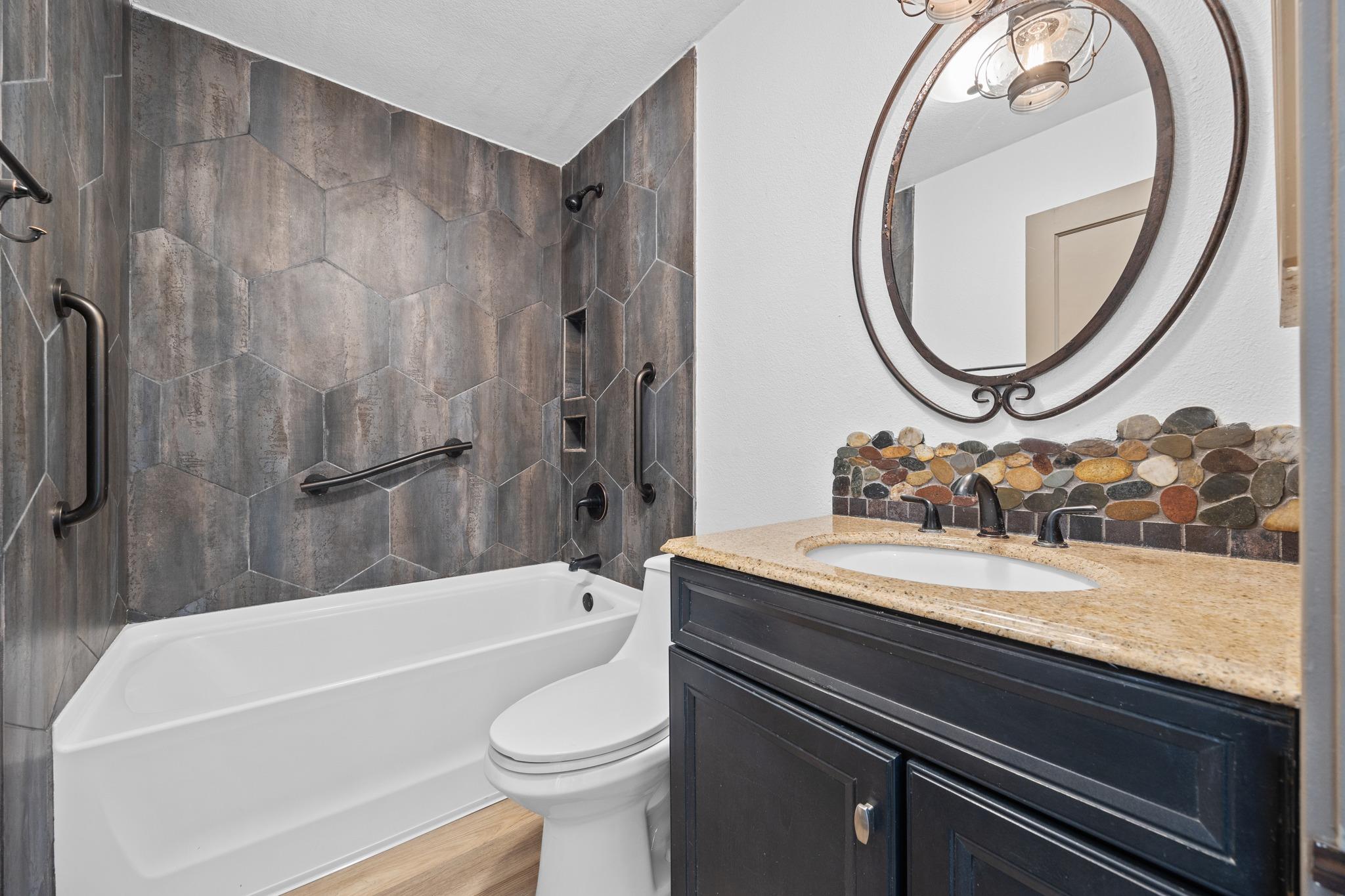 7810 Woodcroft Dr, Austin, TX 78749