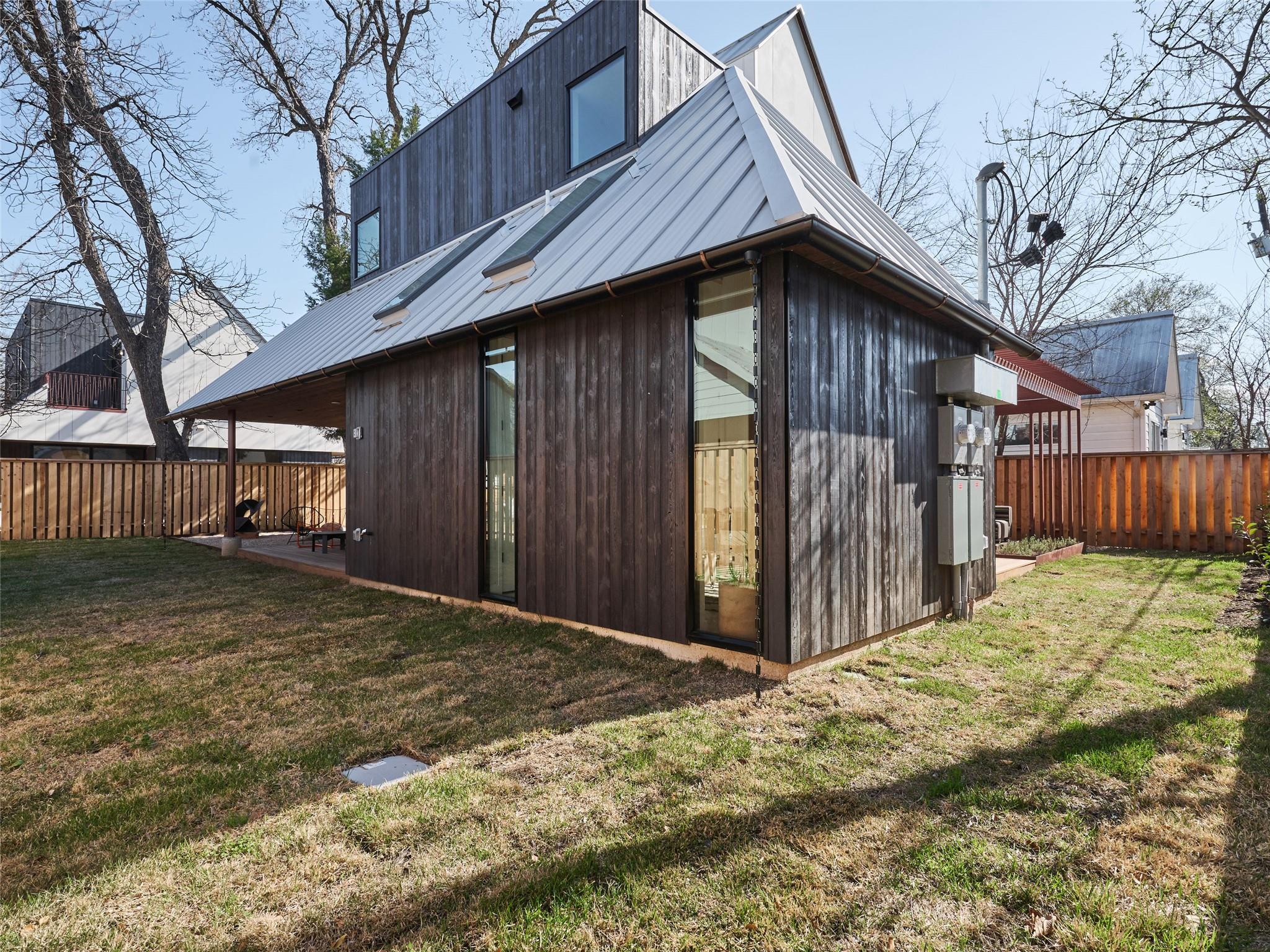 1000 Gullett St # 2, Austin, TX 78702