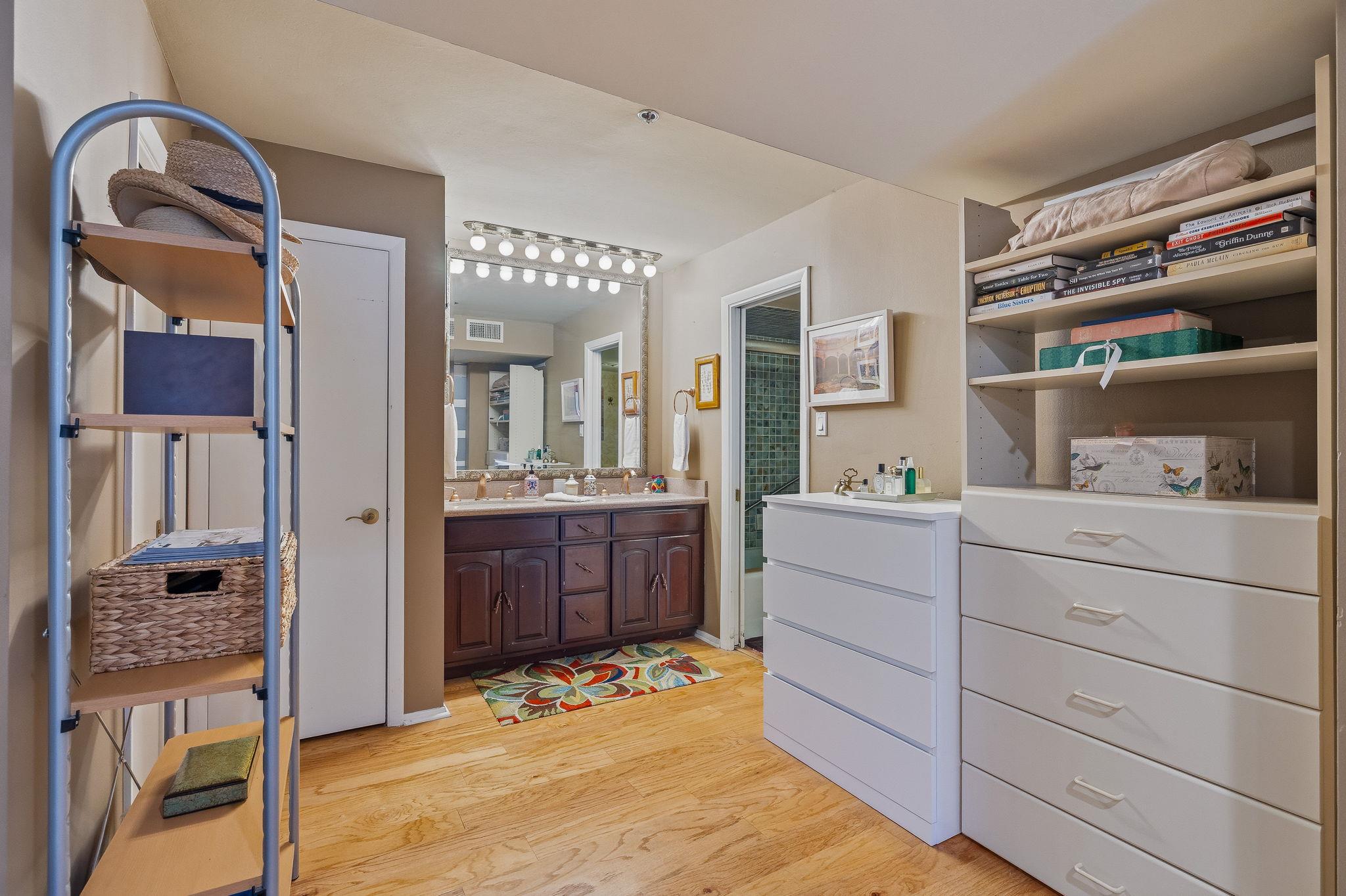 40 N Interstate 35 Highway N # 1B3, Austin, TX 78701