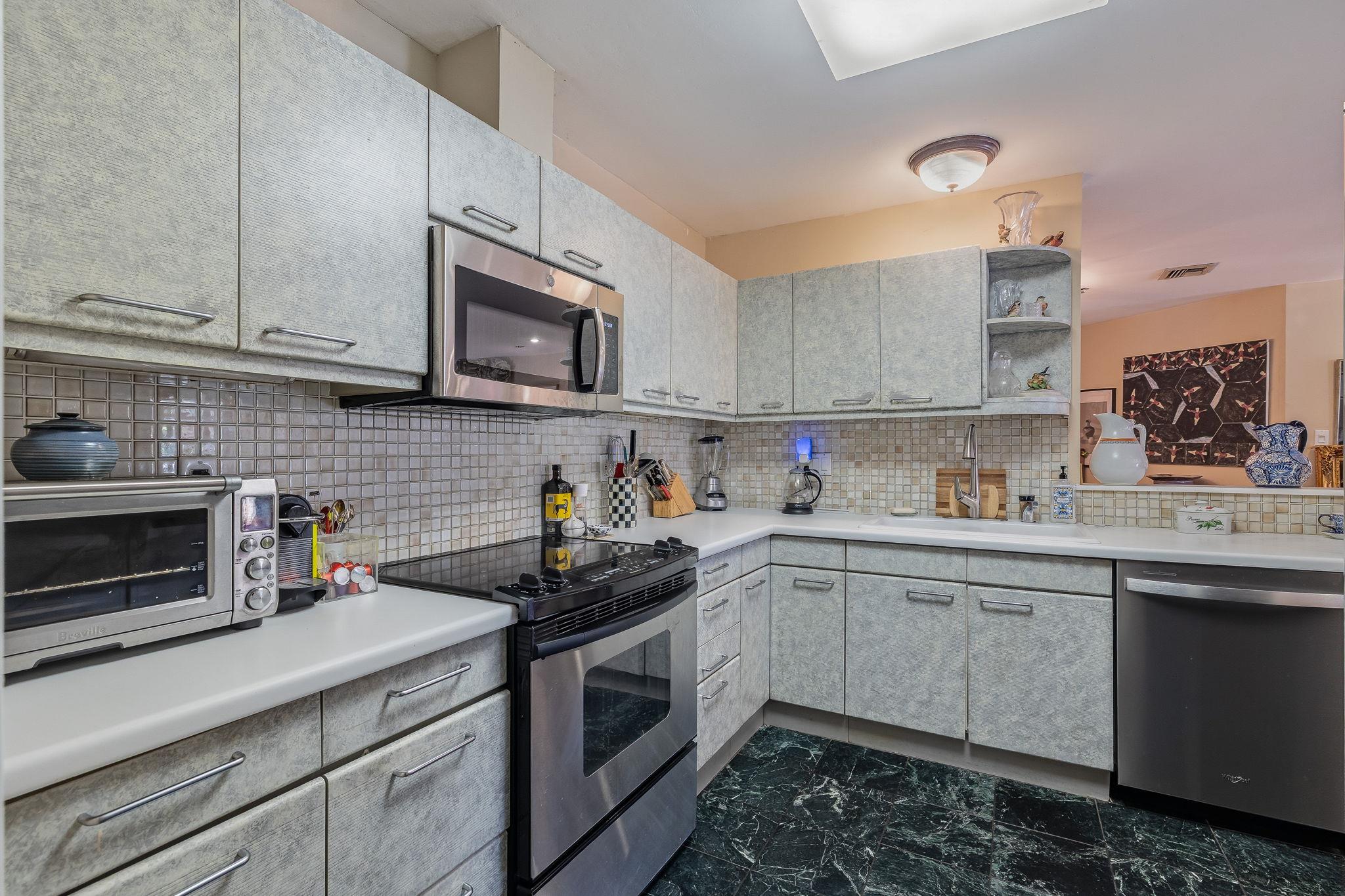 40 N Interstate 35 Highway N # 1B3, Austin, TX 78701