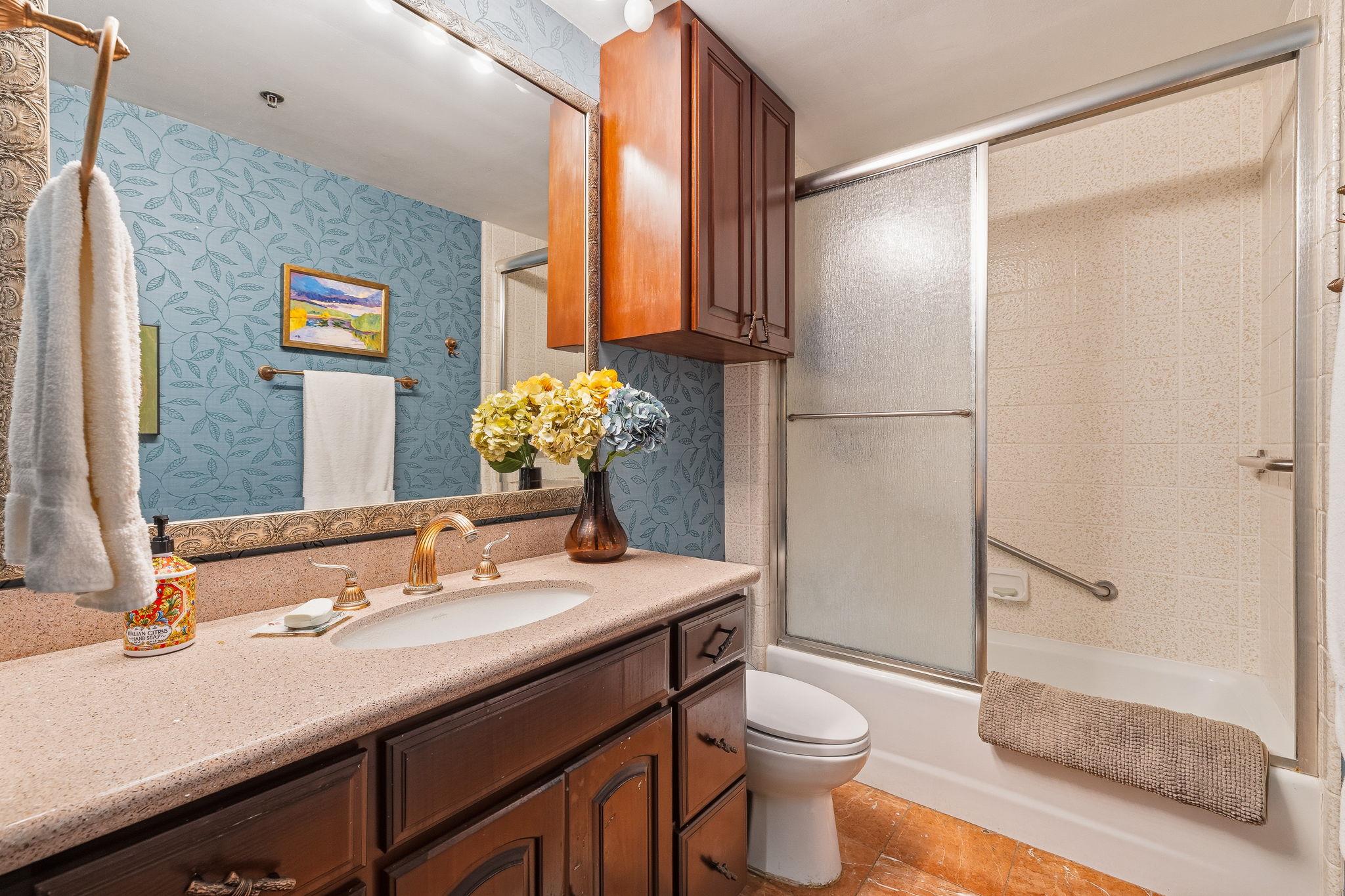 40 N Interstate 35 Highway N # 1B3, Austin, TX 78701